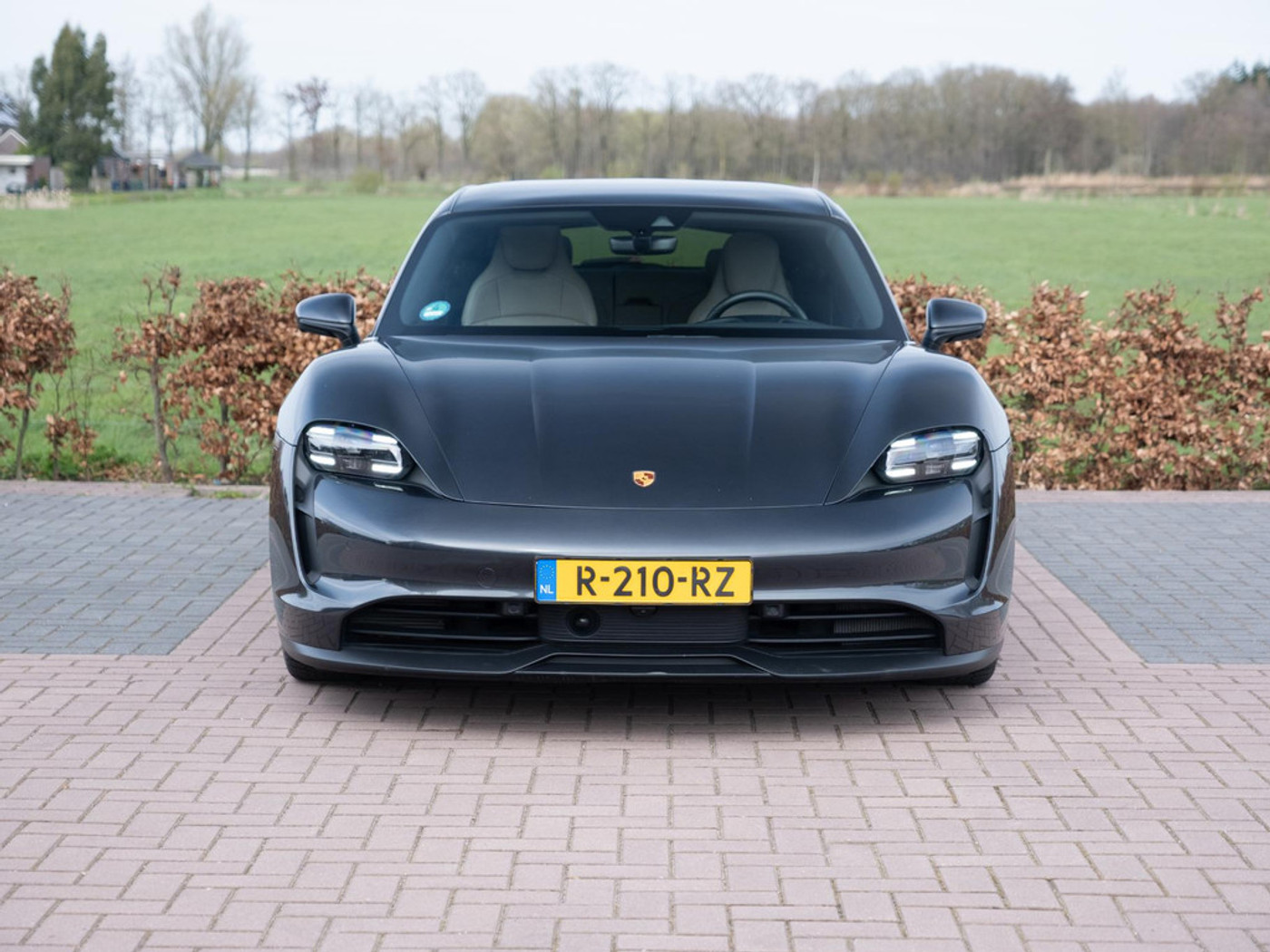 Foto van Porsche Taycan Sport Turismo