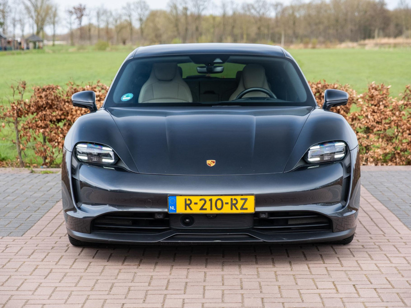 Foto van Porsche Taycan Sport Turismo