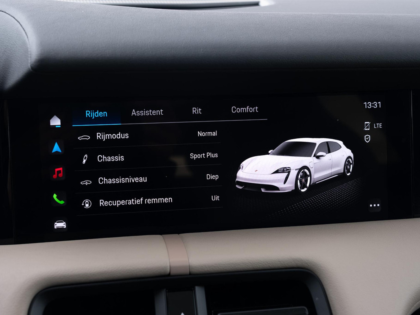 Foto van Porsche Taycan Sport Turismo