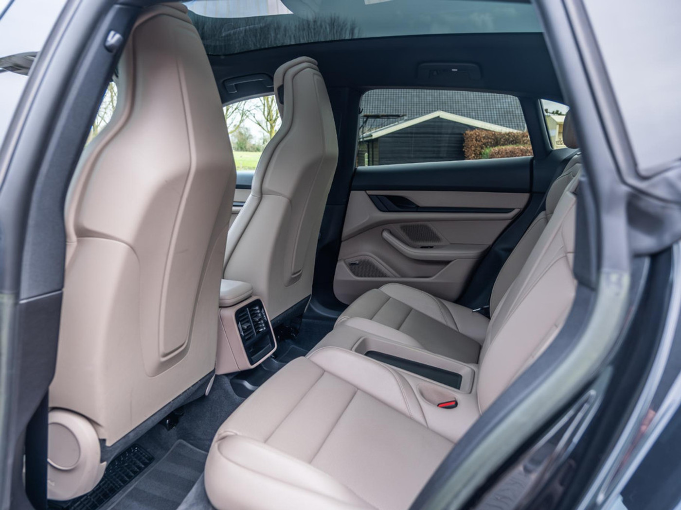Foto van Porsche Taycan Sport Turismo