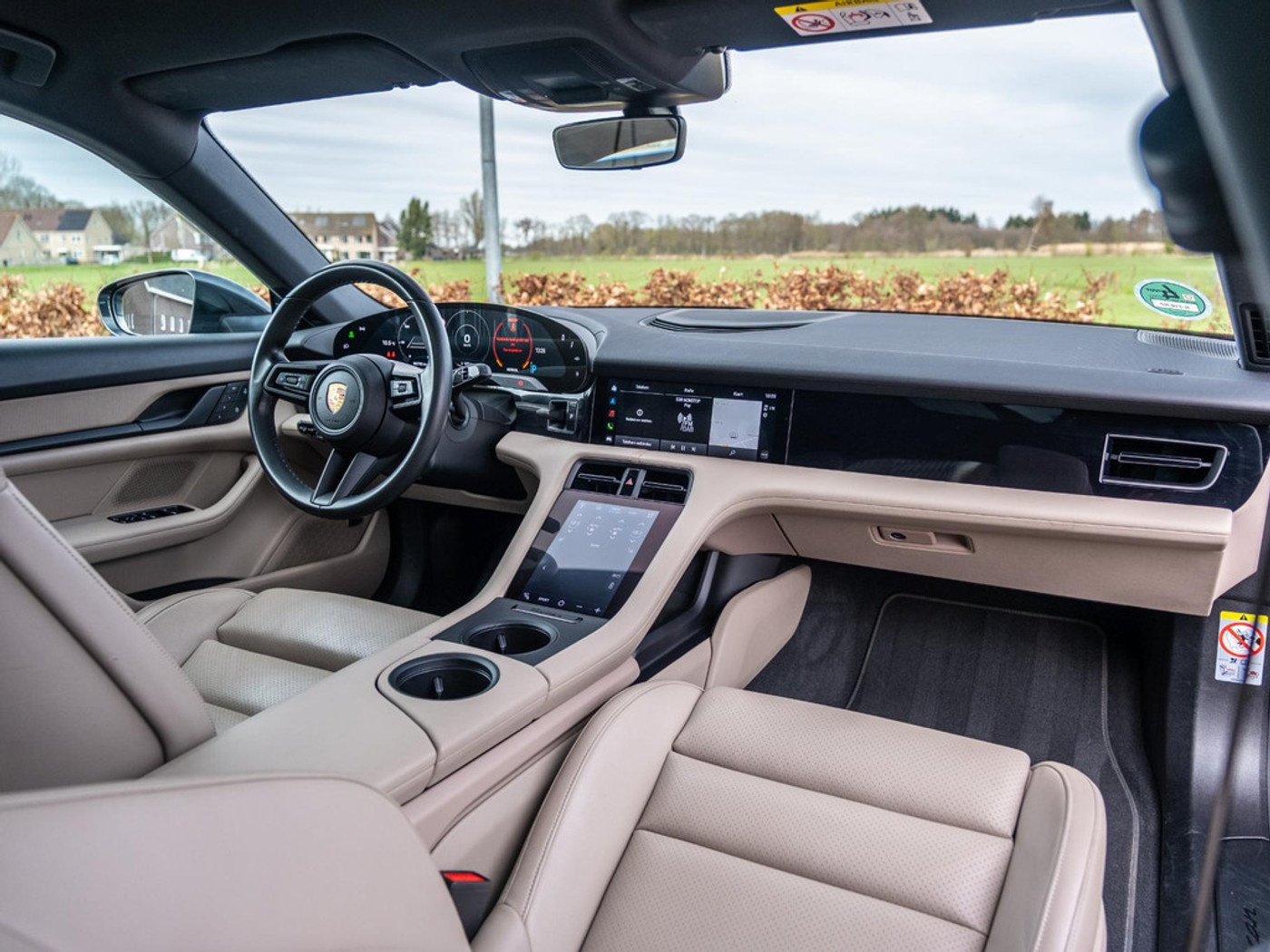 Foto van Porsche Taycan Sport Turismo