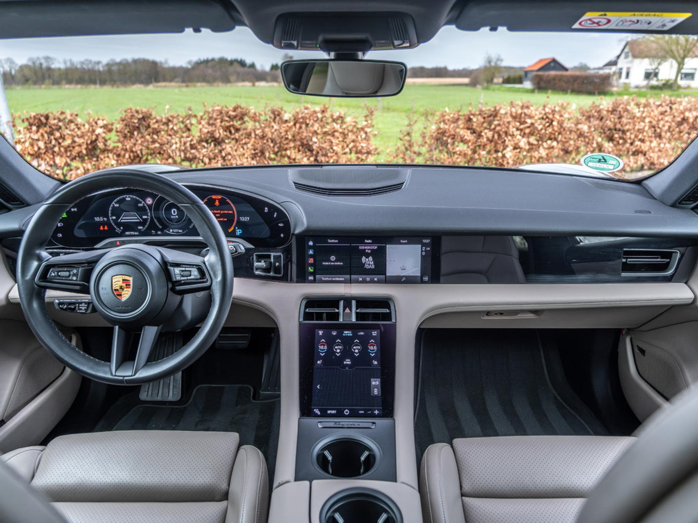 Foto van Porsche Taycan Sport Turismo