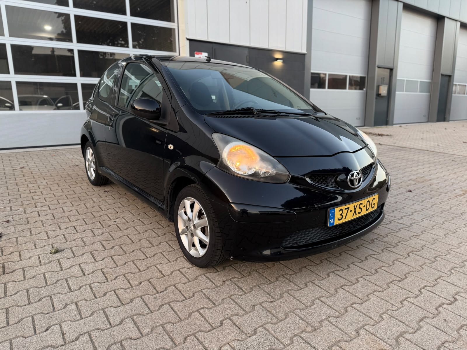 Toyota Toyota Aygo 1.0 Zwart Velgen Topstaat Dealer Onderhouden Zeer Mooie Uitvoering 2007 - voorkant