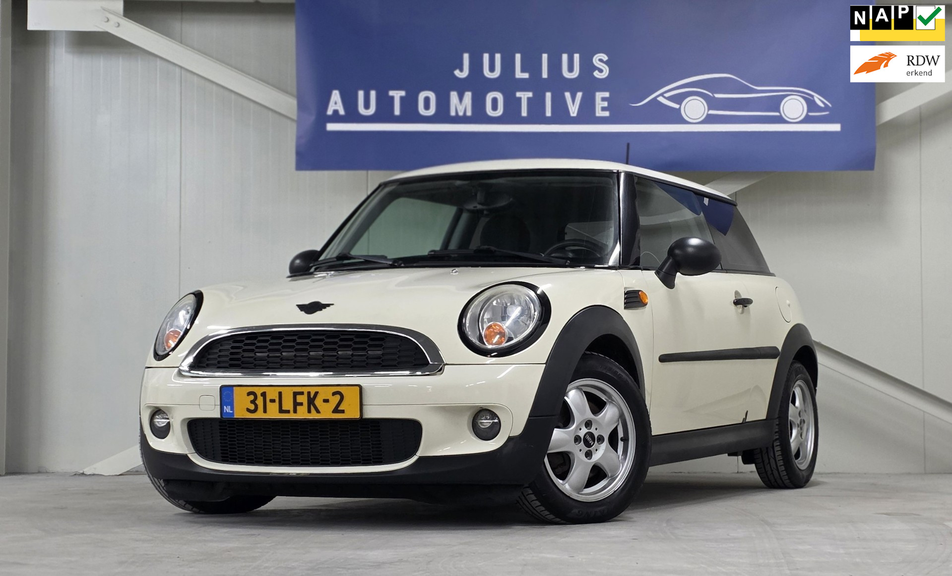 Mini One 1.6 One Airco Carbon Fiber Garantie Mooi! 2010 - voorkant