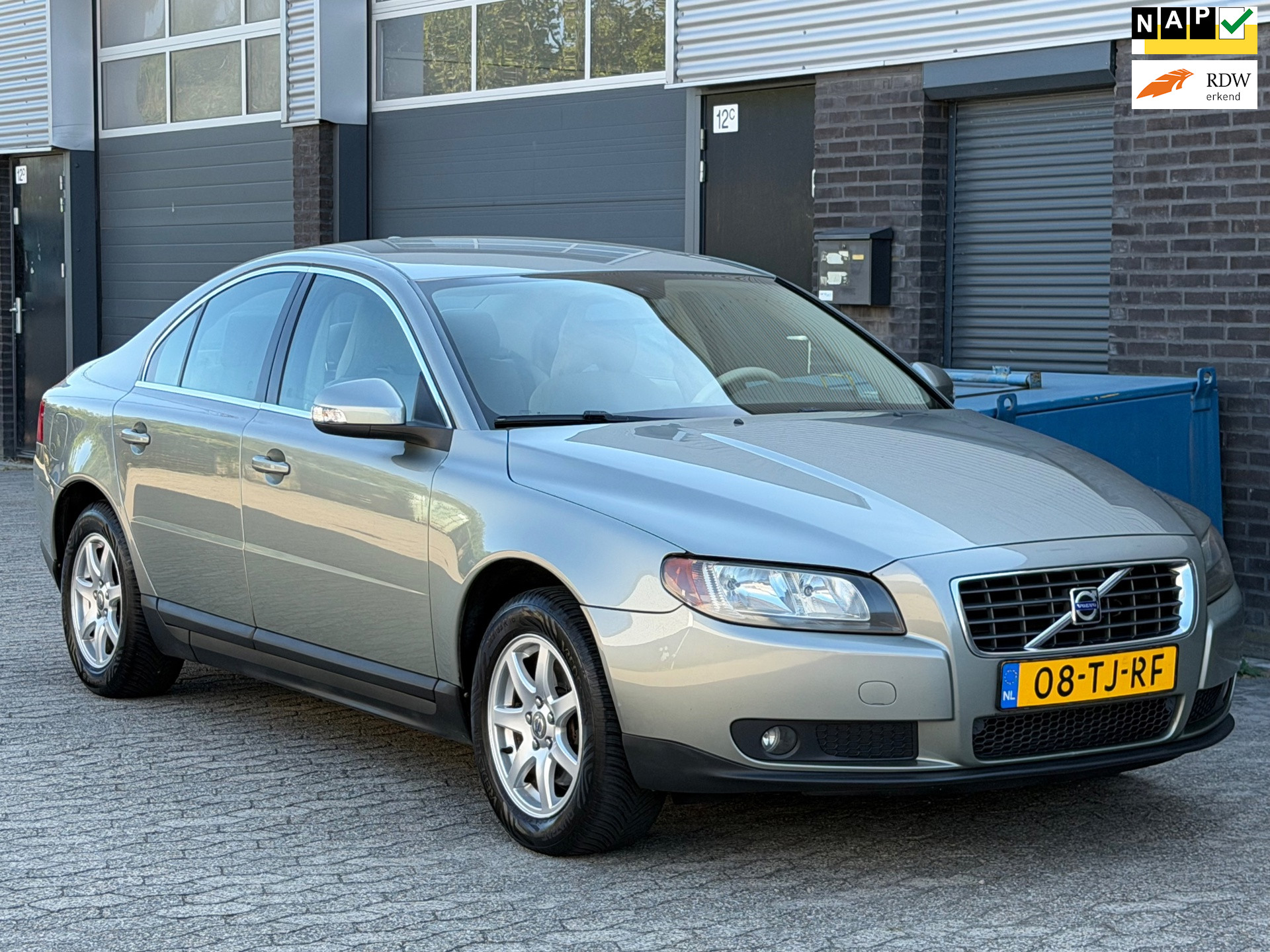 Volvo S80 2.5 T Kinetic CLIMA NAVI TREKHAAK PDC CRUISE 2006 - voorkant