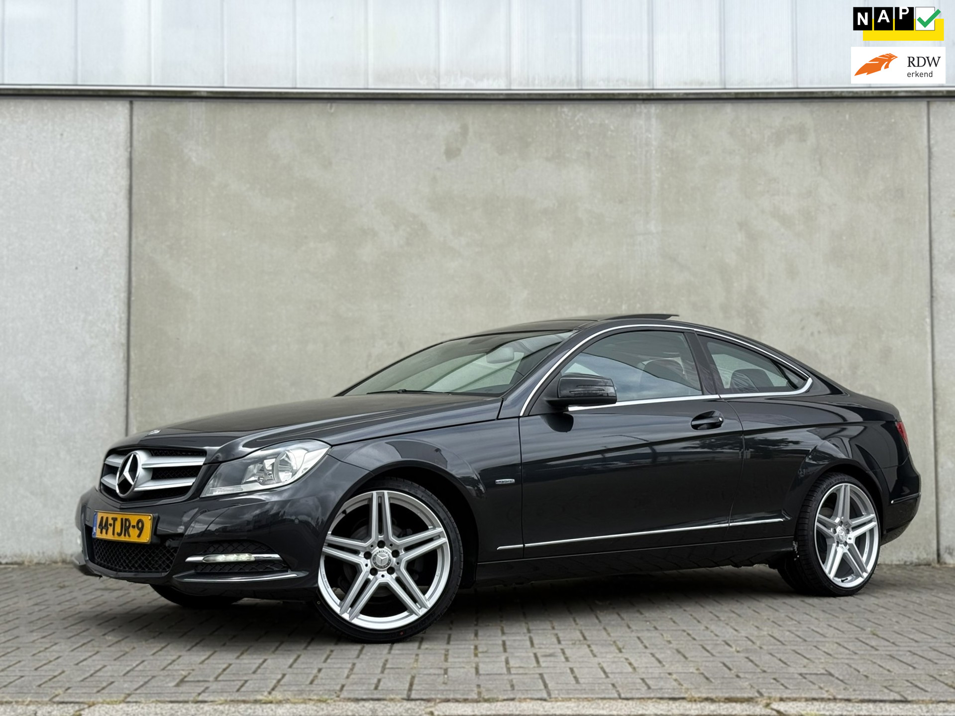 Mercedes-Benz C 180 180 Ambition AMG Pano 19inch DEALER NAP 2012 - voorkant
