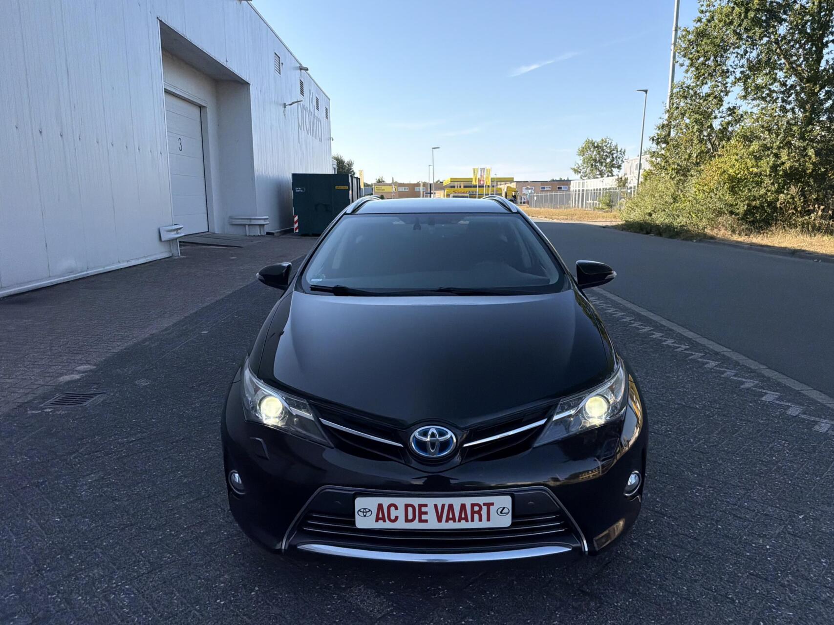 Toyota Toyota Auris 1.8 Hybrid Executive - NAVI/PANODAK/CAMERA/NAP 2013 - voorkant