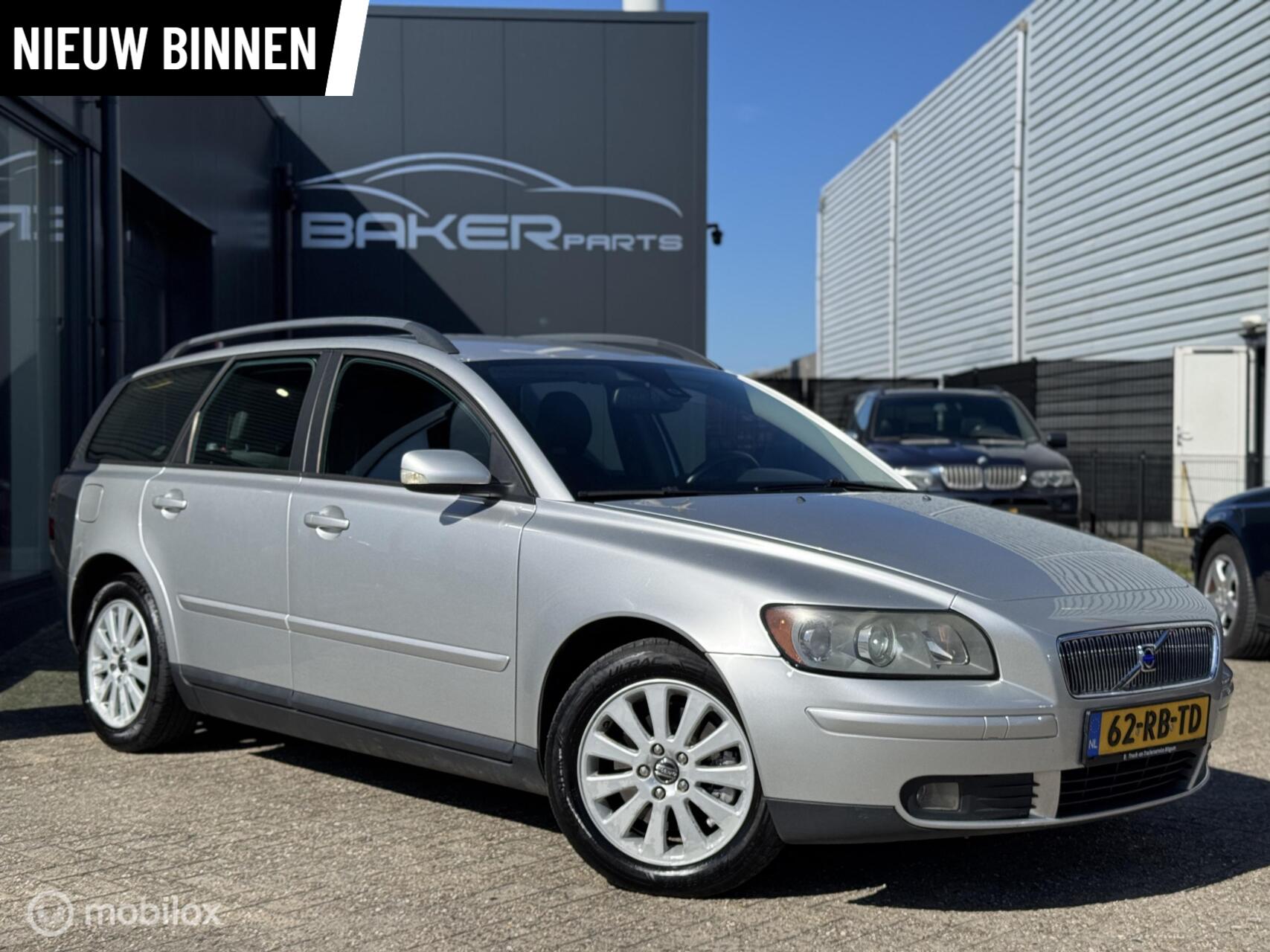Volvo V50 2.4 Momentum ~ Airco ~ Elektra pakket ~ BTW ~ 2005 - voorkant