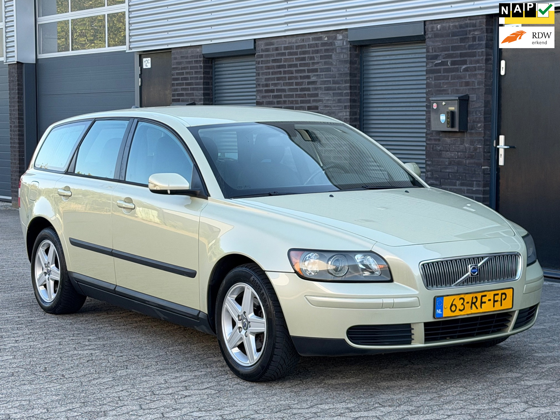 Volvo V50 1.8 Elan AIRCO CLIMA PDC NIEUW APK 2005 - voorkant