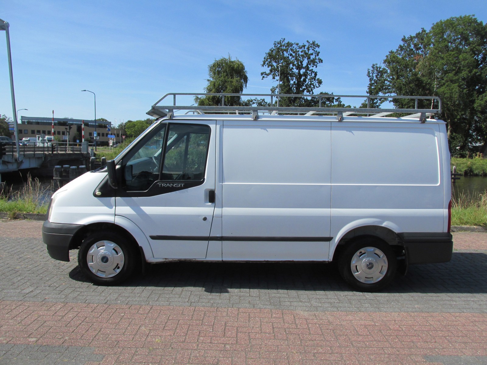 Foto van Ford Transit 260s Van 85dpf LR 4.23