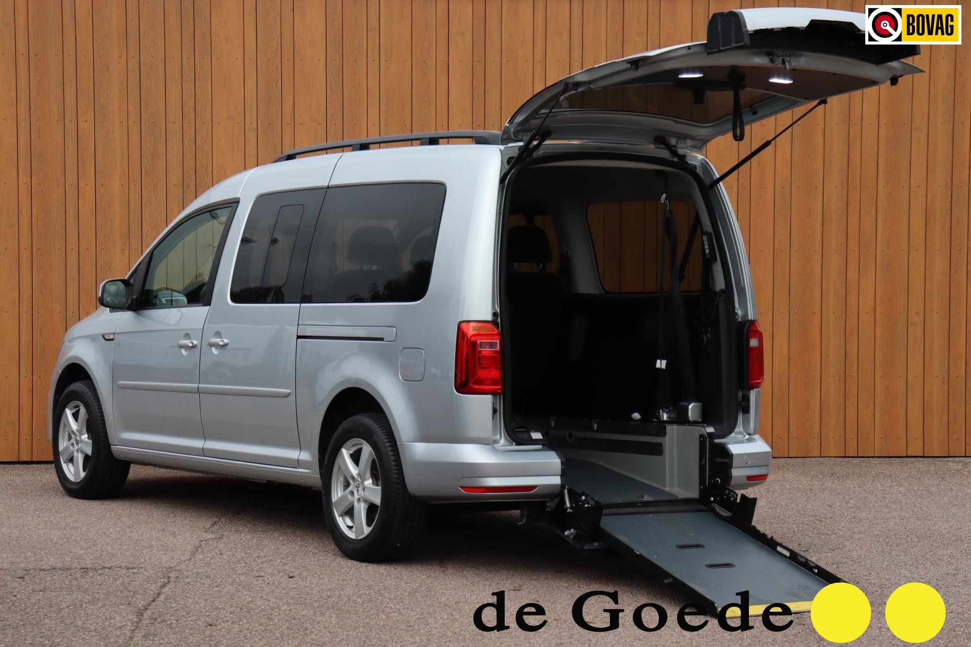 Volkswagen Caddy Maxi 1.4 TSI Trendl. 5p+1 Rolstoel auto bodemverlaging a.camera 2017 - voorkant