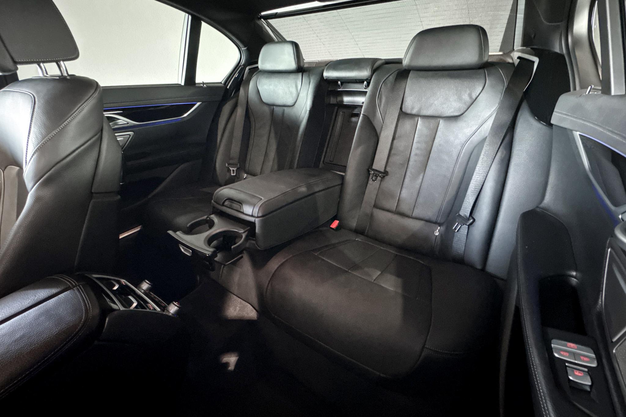 Foto van BMW 745e
