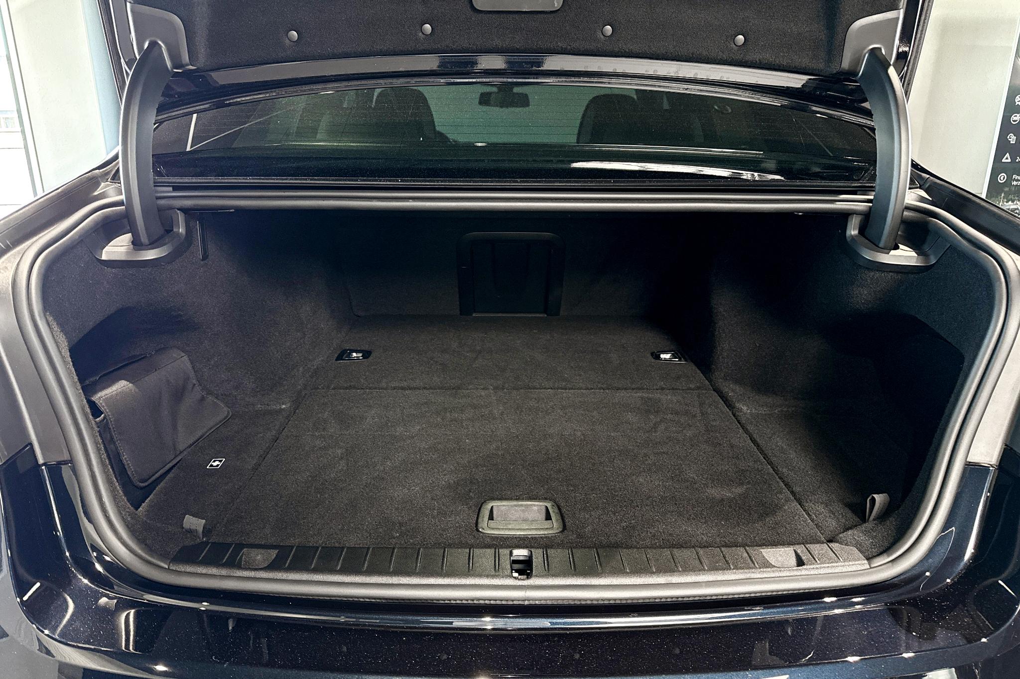 Foto van BMW 745e