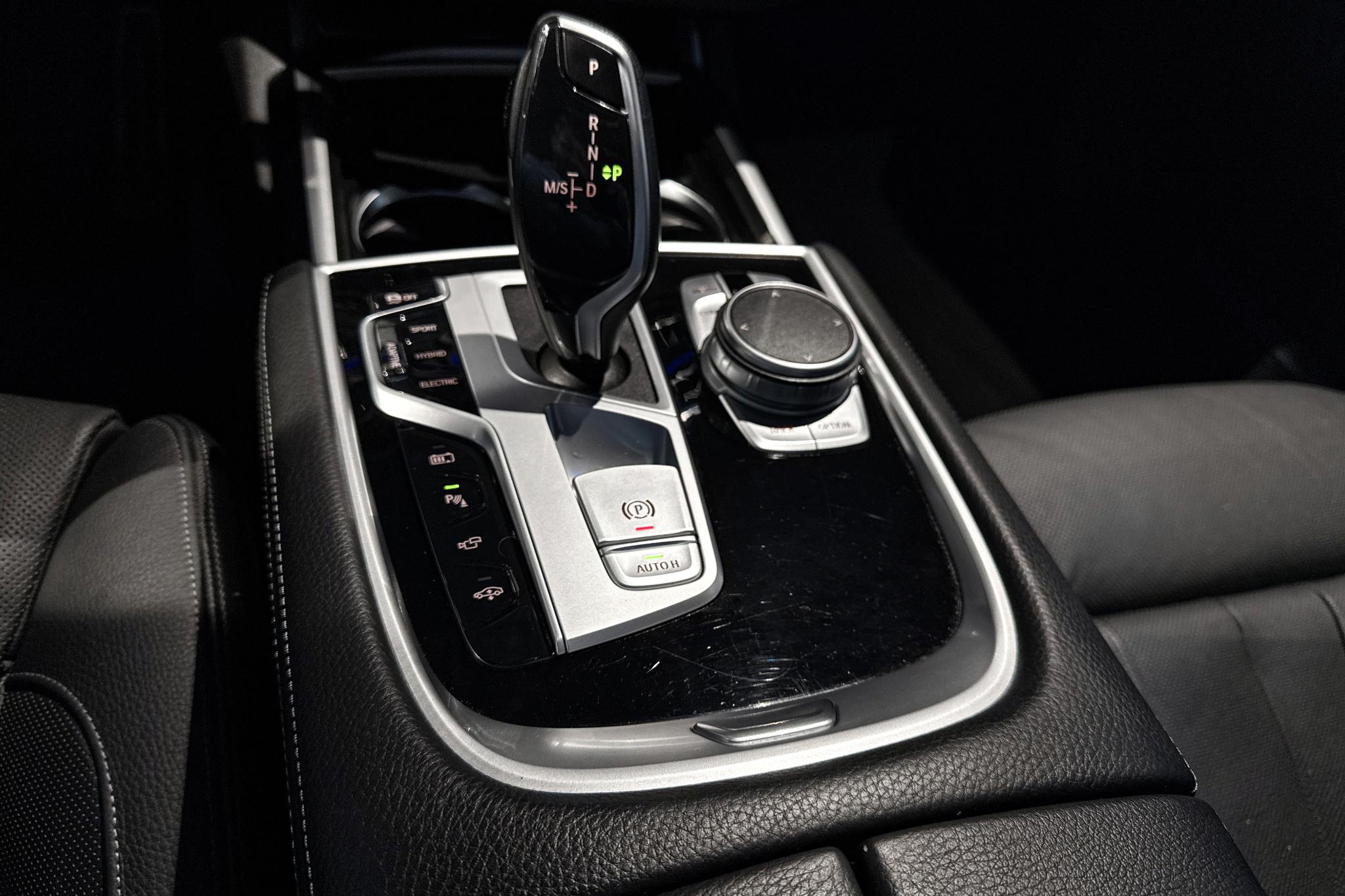 Foto van BMW 745e