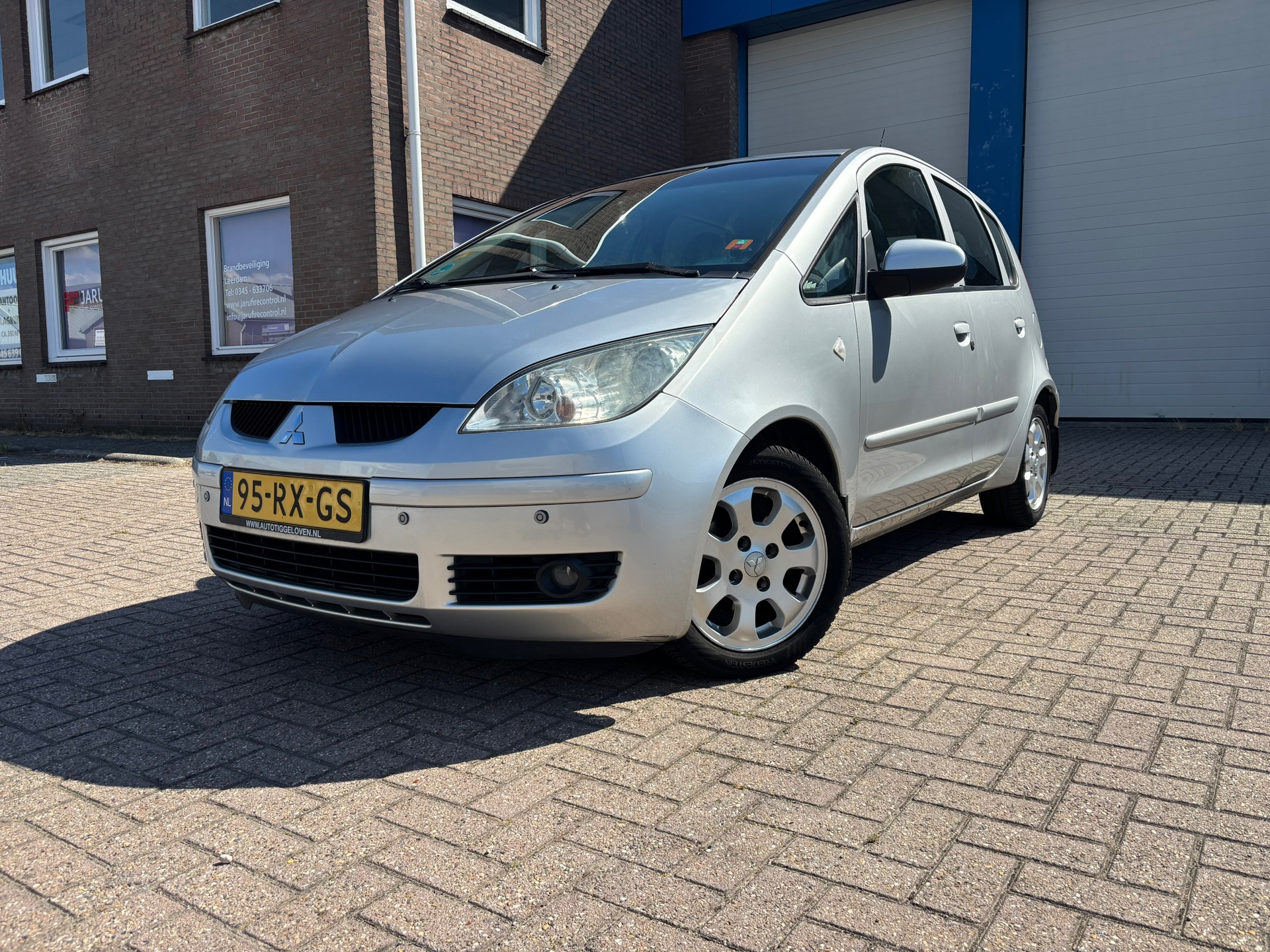 Mitsubishi Mitsubishi Colt 1.3 Invite, Airco, Vierdeurs Nette auto Lichtmetalen Velgen 2005 - voorkant
