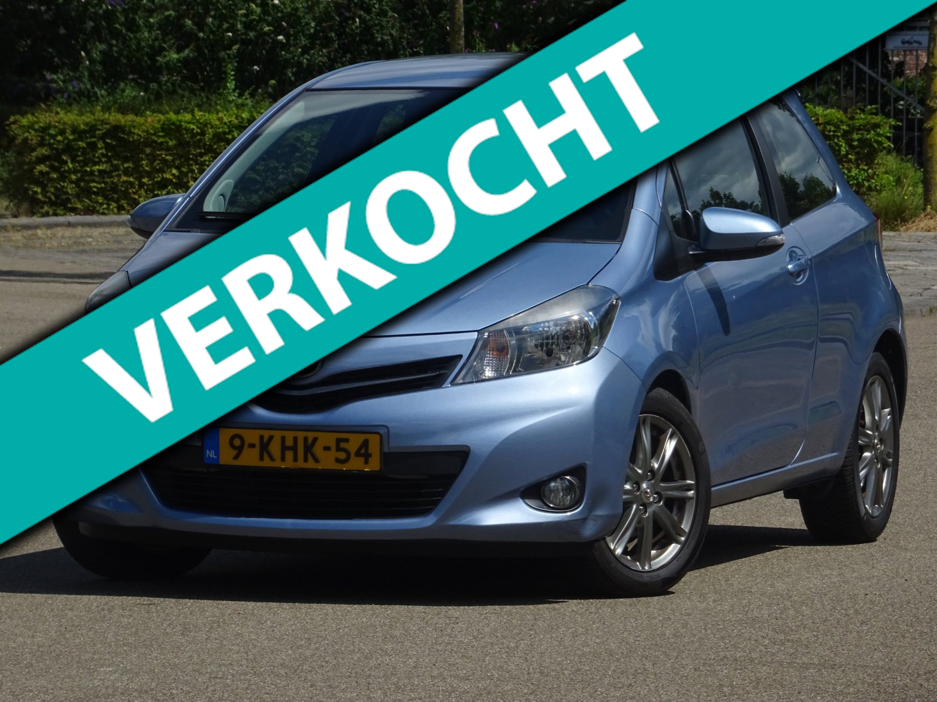 Toyota Toyota Yaris 1.3 VVT-i Dynamic 2013 NAP/CLIMA/CAMERA/CRUISE 2013 - voorkant