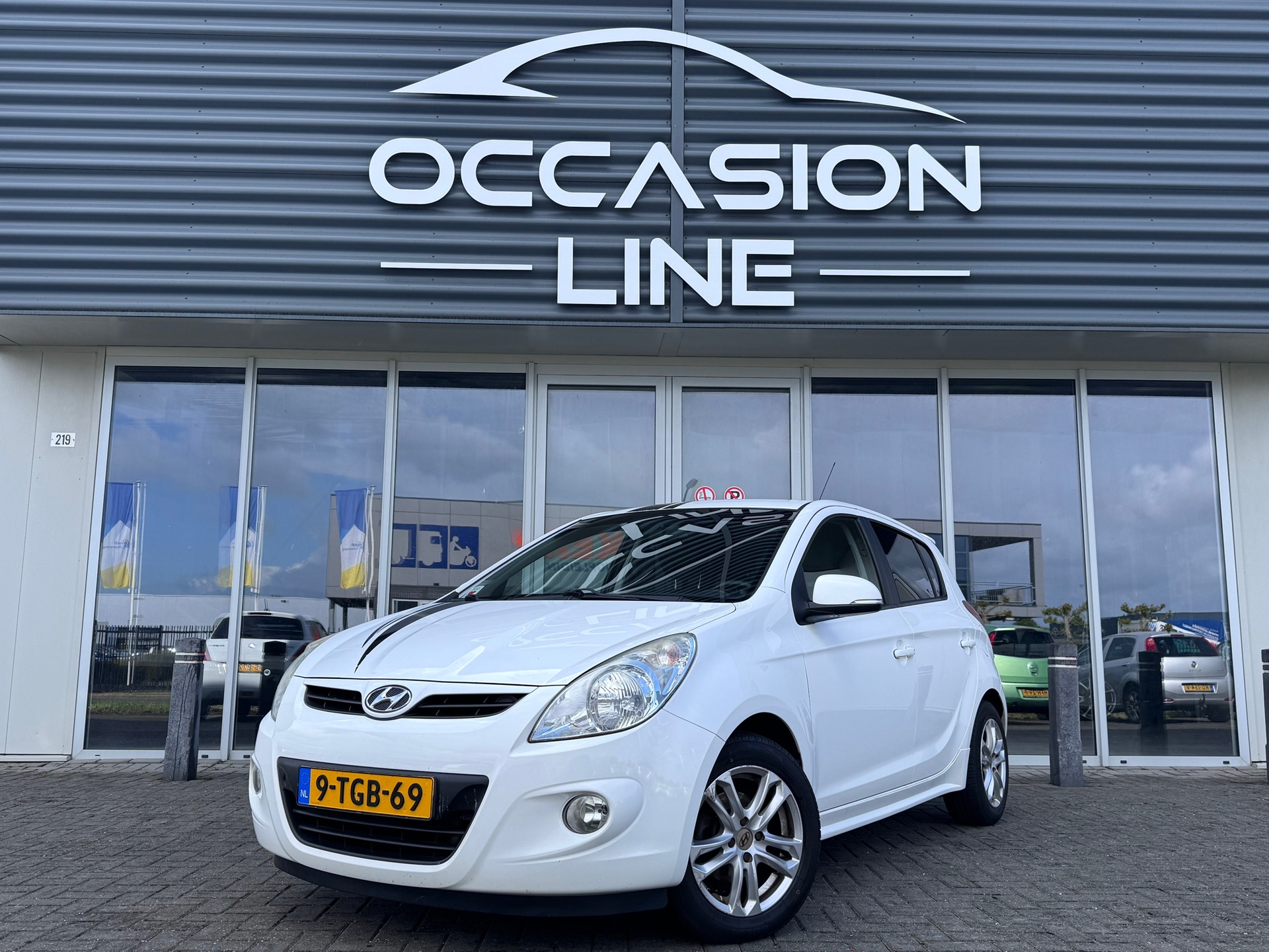 Hyundai I20 1.4 CRDi Business Edition | Navi | LM Velgen | 5-DRS 2011 - voorkant