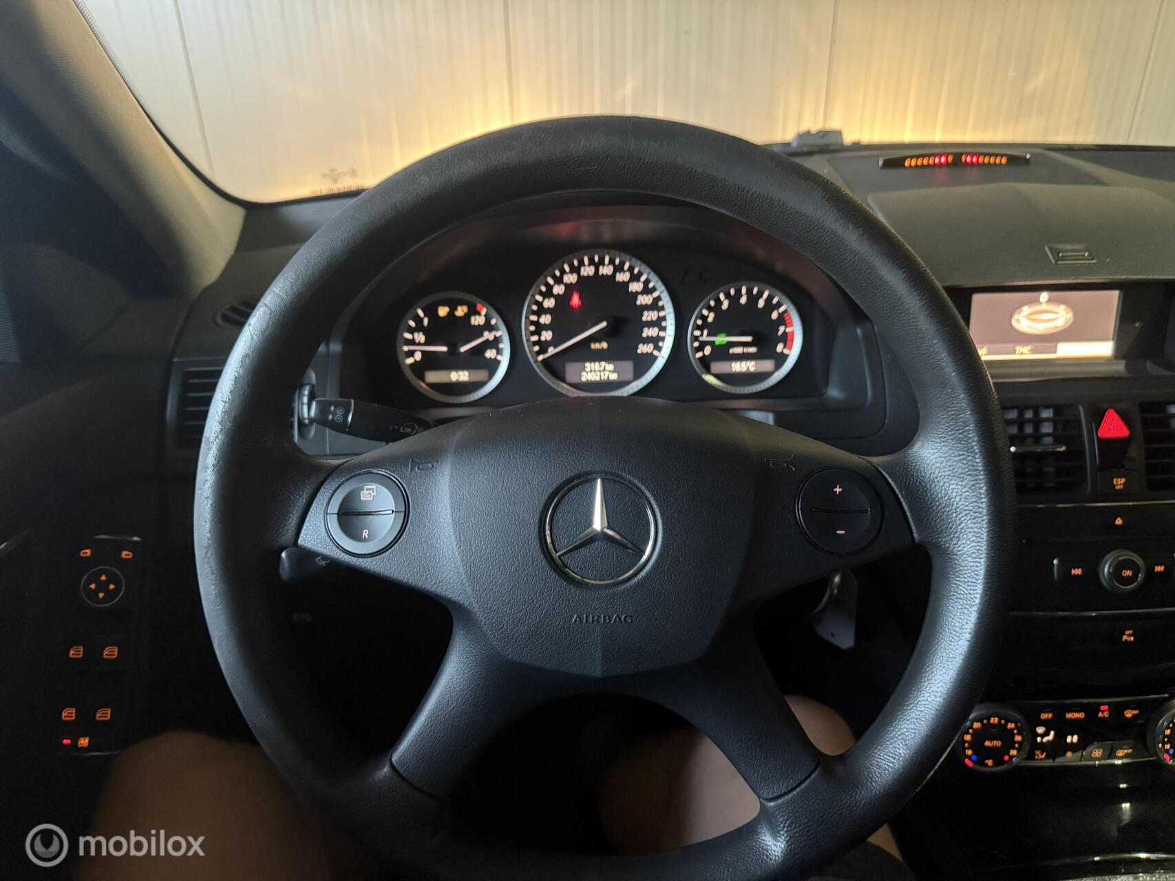 Foto van Mercedes-Benz C 180 Kompressor