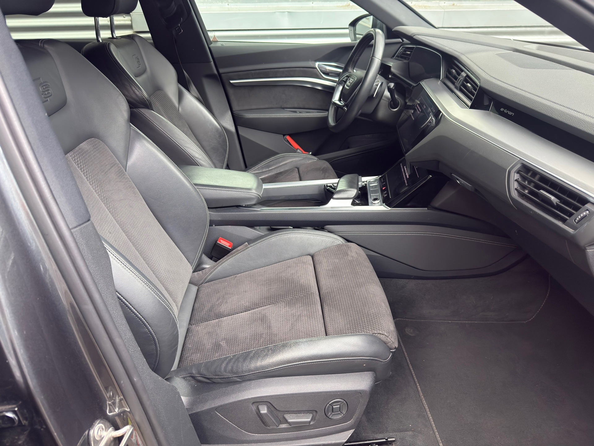 Foto van Audi E-tron 50