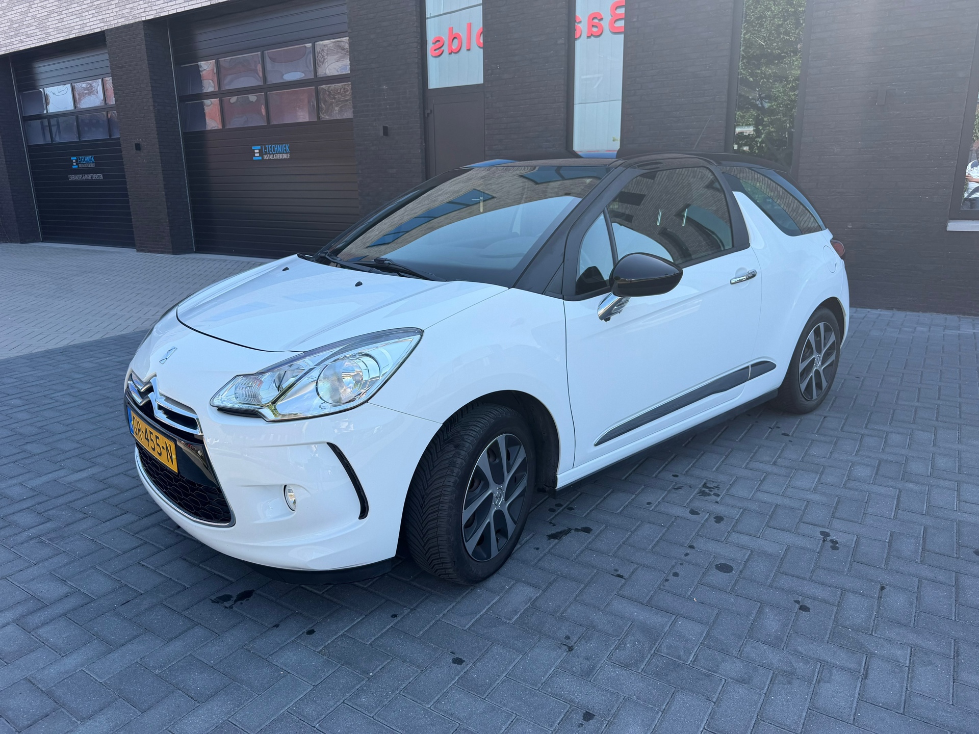 DS 3 1.2 PureTech Chic 2015 - voorkant