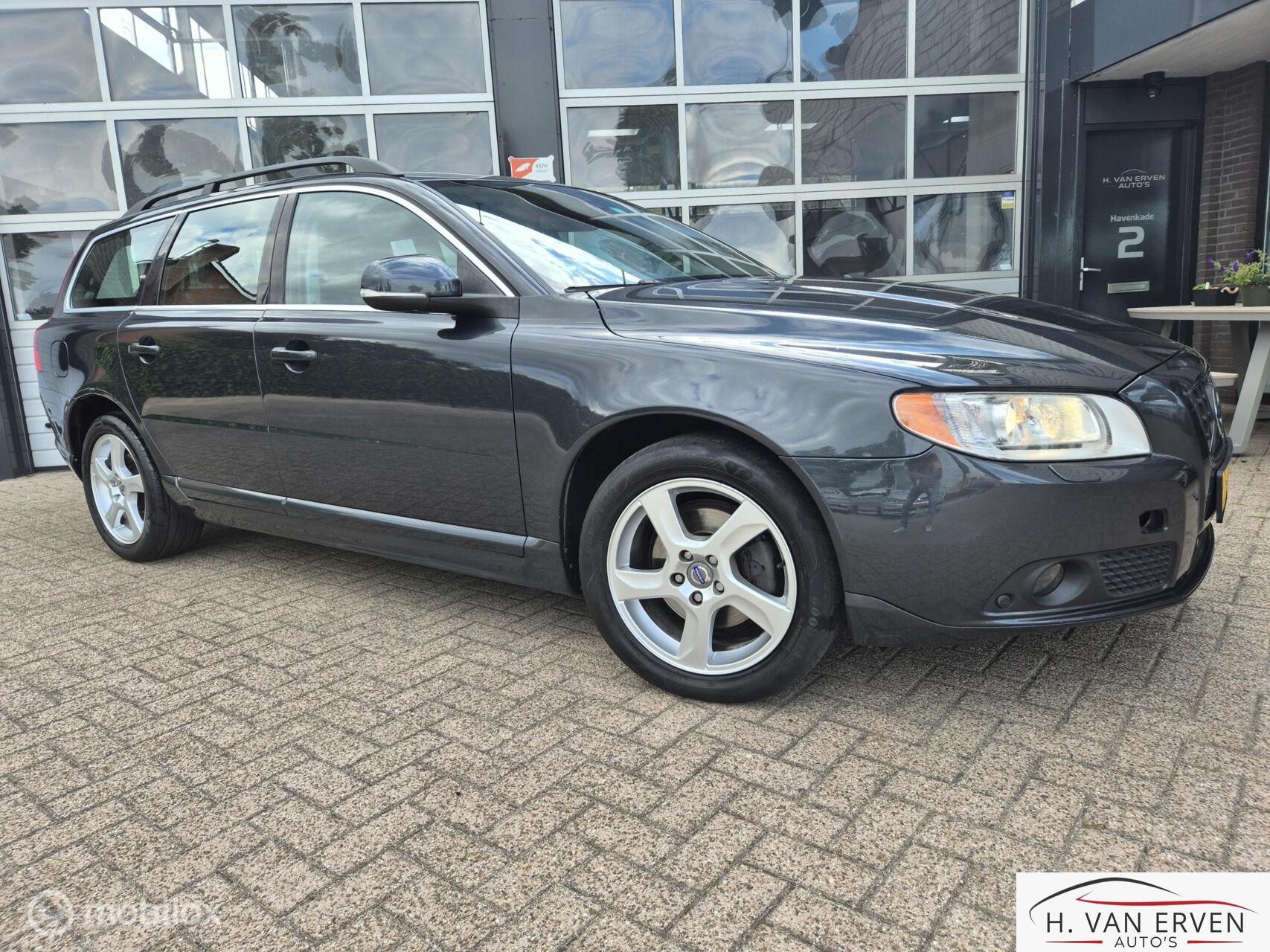 Volvo V70 1.6 T4 LEDER XENON NAVI PDC 17" 2013 - voorkant