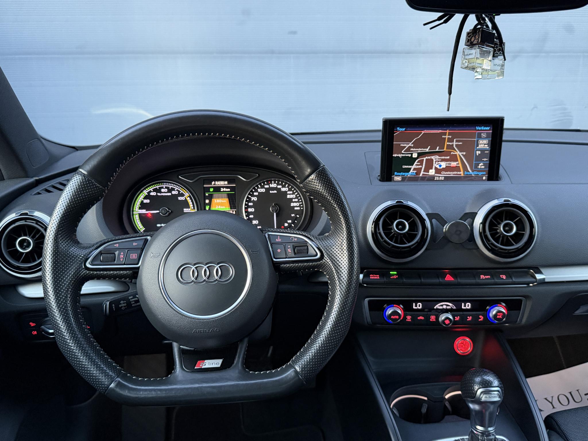 Foto van Audi A3 Sportback E-tron