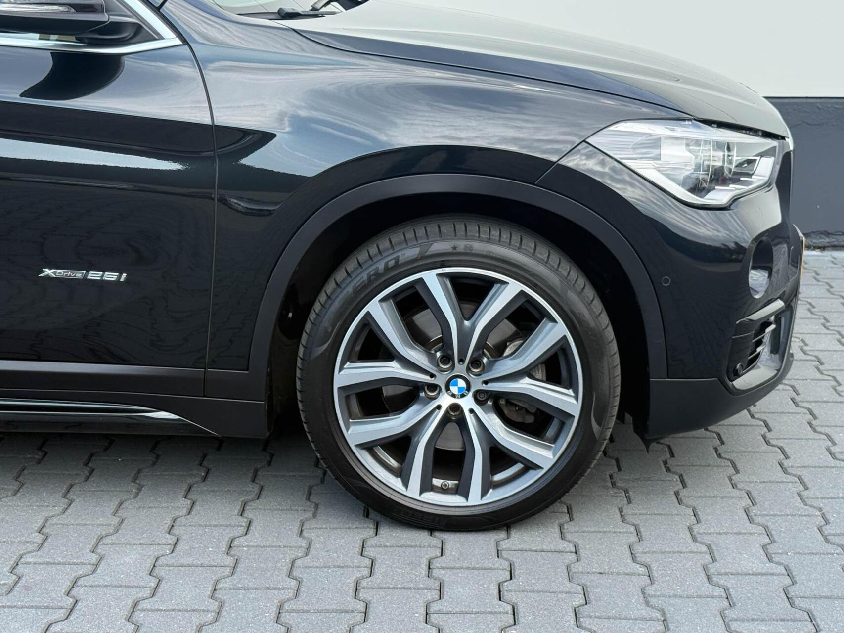 Foto van BMW X1 Xdrive25i