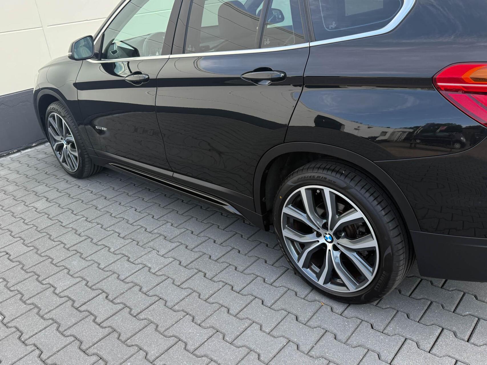Foto van BMW X1 Xdrive25i
