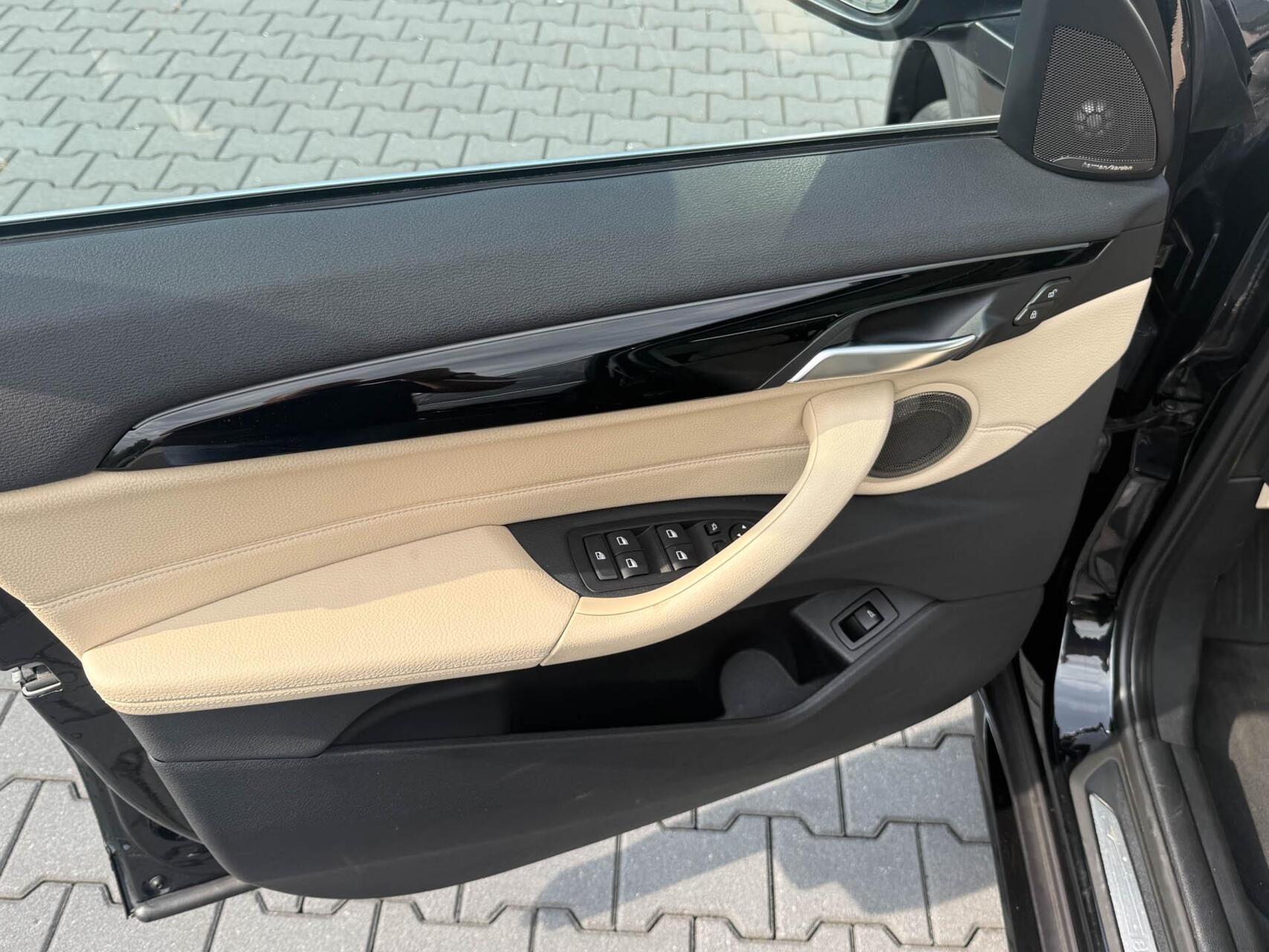 Foto van BMW X1 Xdrive25i