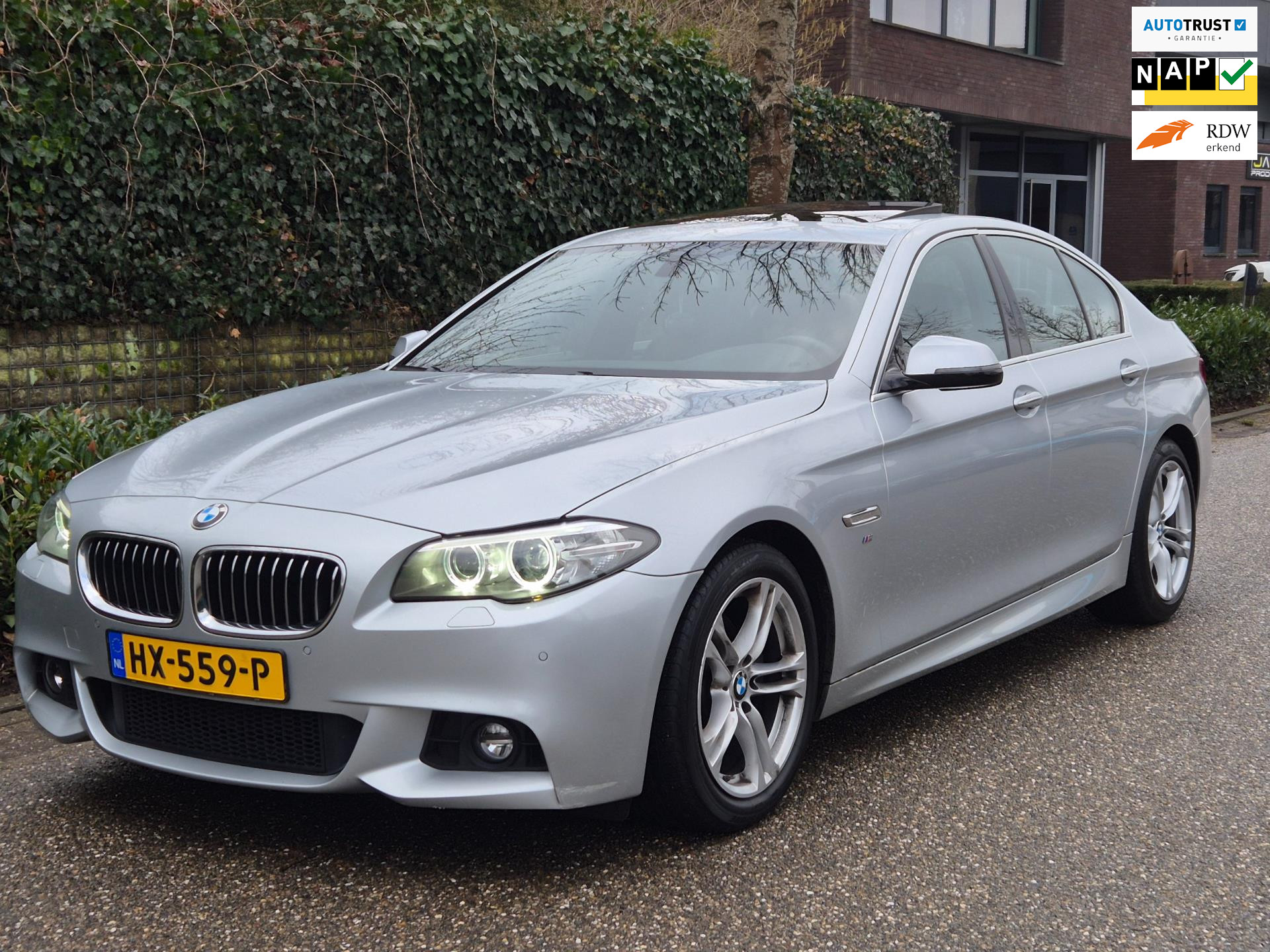 BMW 520i 520i High Executive M Sport Schuifdak Apple CarPlay 2e eigenaar dig. Dash NAP NL 2016 - voorkant