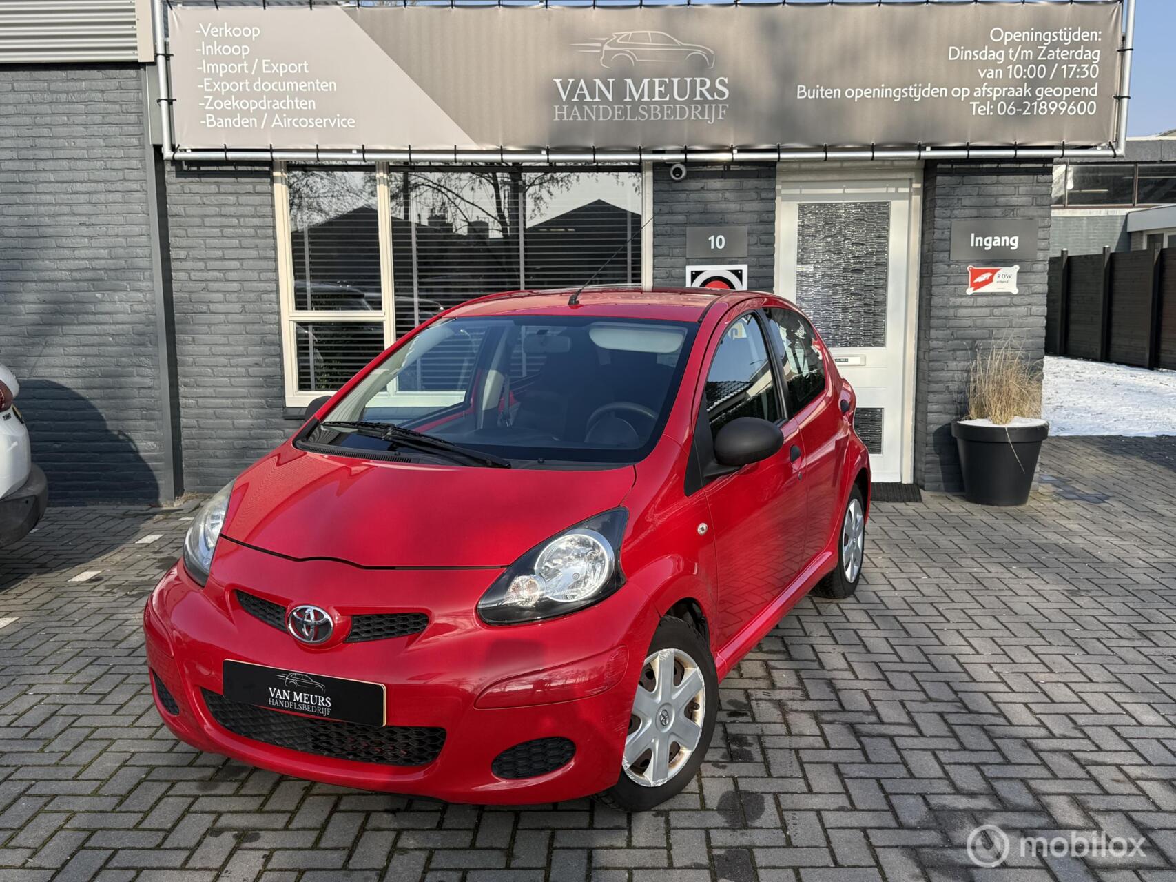 Toyota Aygo 1.0-12V Access 2011 - voorkant