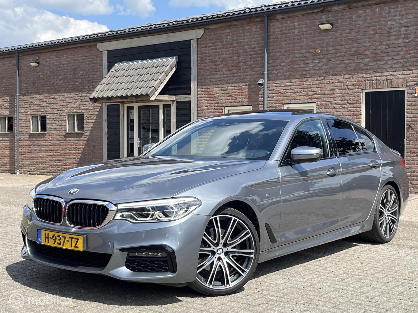 BMW 520i 520i High Executive Edition M-Sport I Glasdak I Head-Up I HiFi 2020 - voorkant
