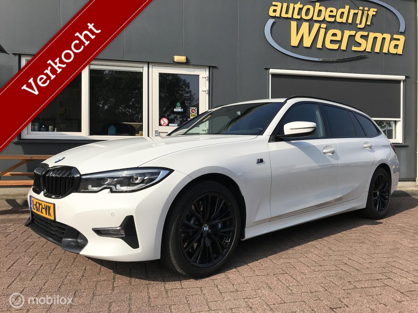 BMW 3-serie Touring 330i Business Edition M-Pakket  258PK 2021 - voorkant