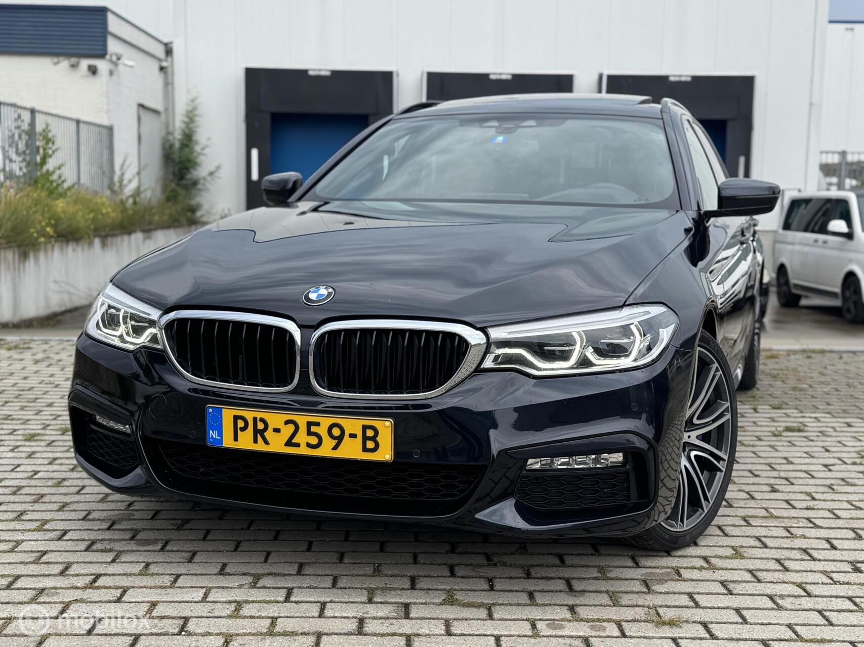 BMW 530i 530i High Executive 2017 - voorkant