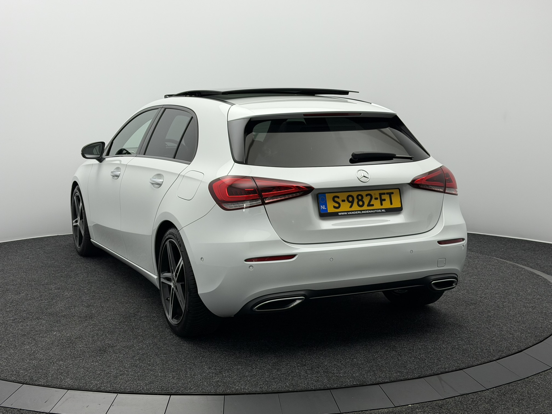 Foto van Mercedes-Benz A 180