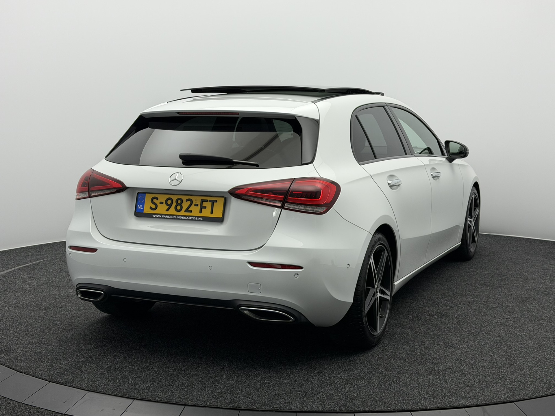 Foto van Mercedes-Benz A 180