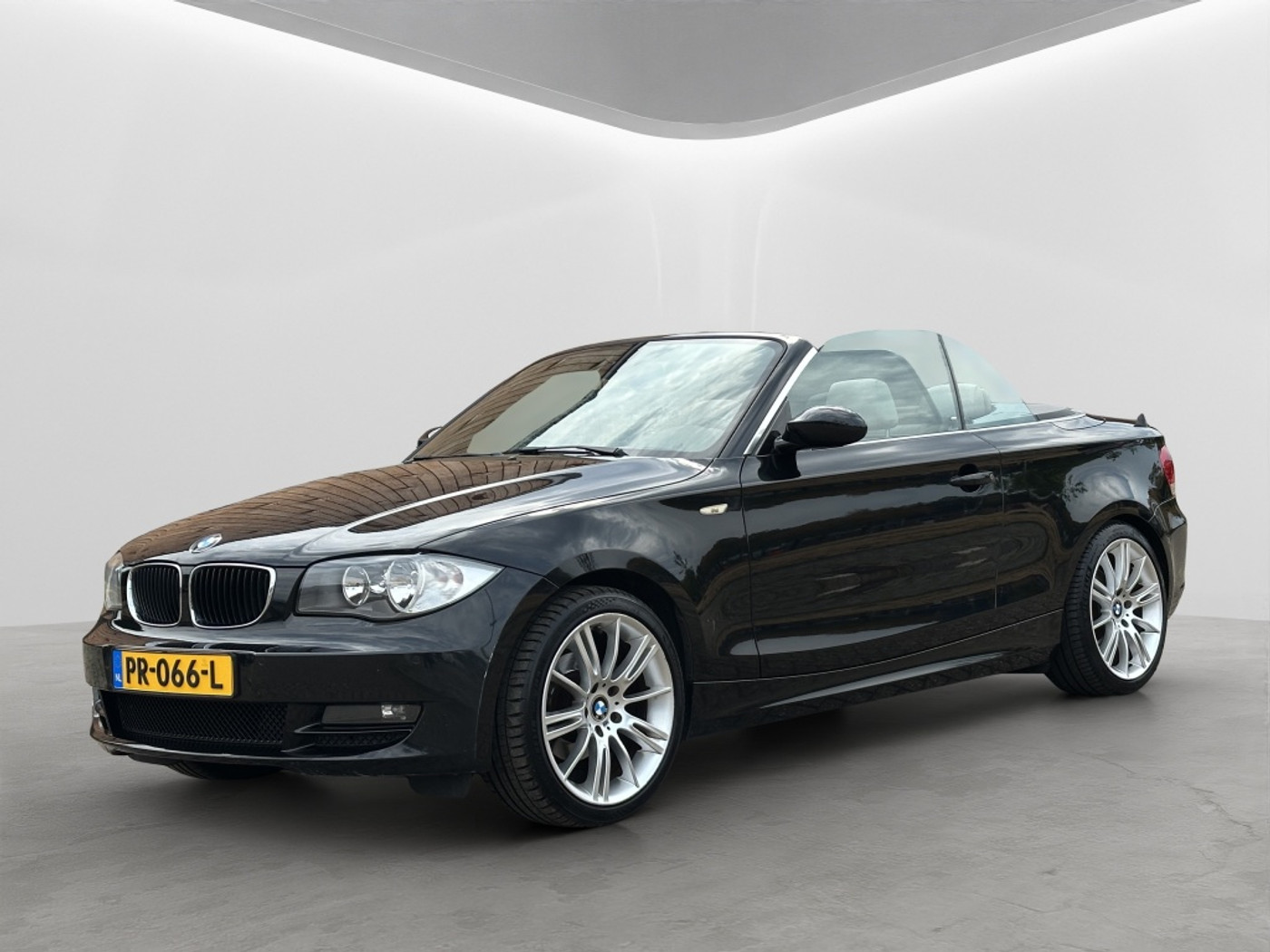 BMW 1er Reihe 118i High Executive Leder Navi PDC 2008 - voorkant