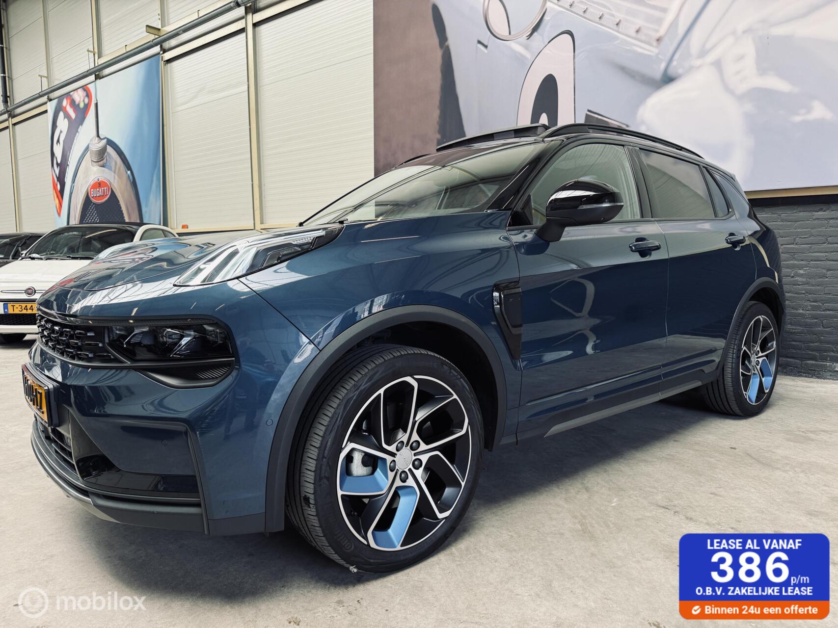 Lynk&co LYNK & Co 01 |Trekhaak|Panodak|Blacked Out|Zwarte hemel| 2023 - voorkant