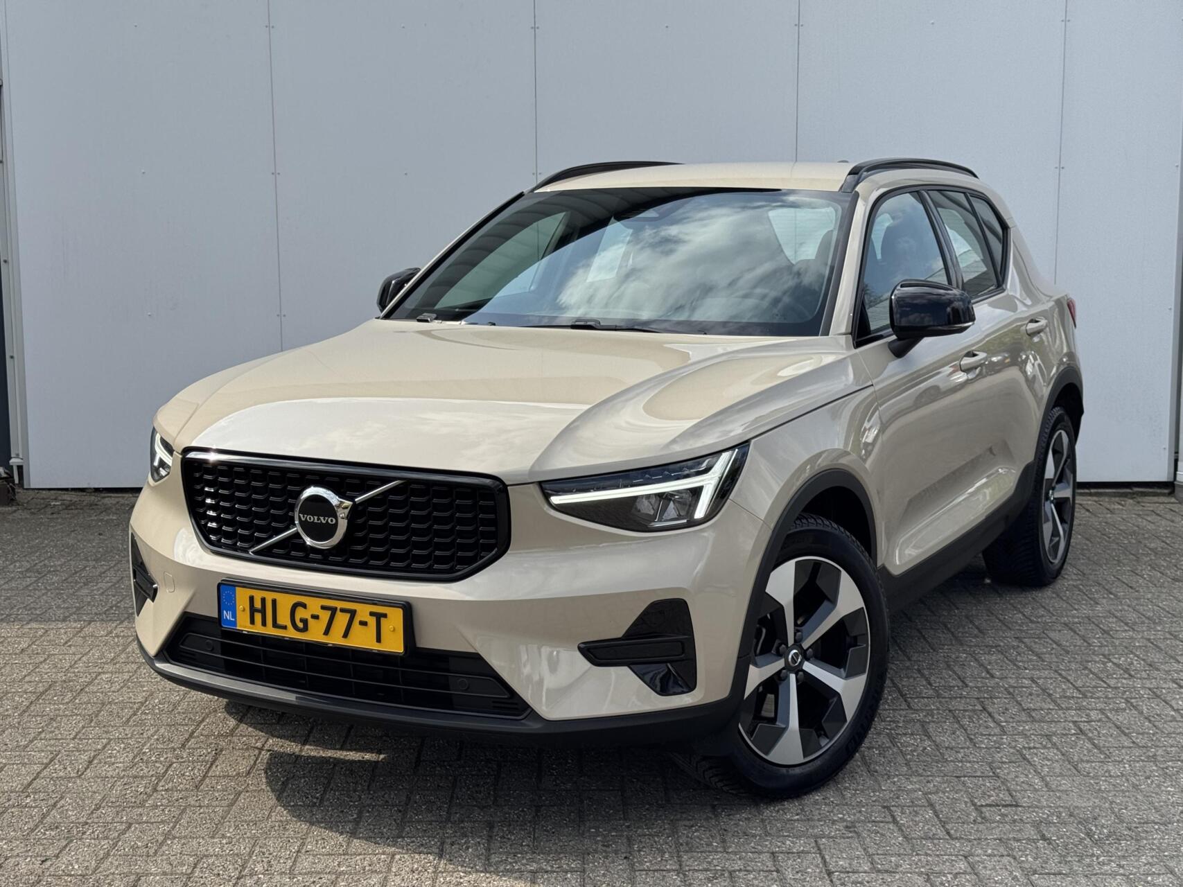 Volvo XC40 2.0 B4 Plus Dark 2025 - voorkant