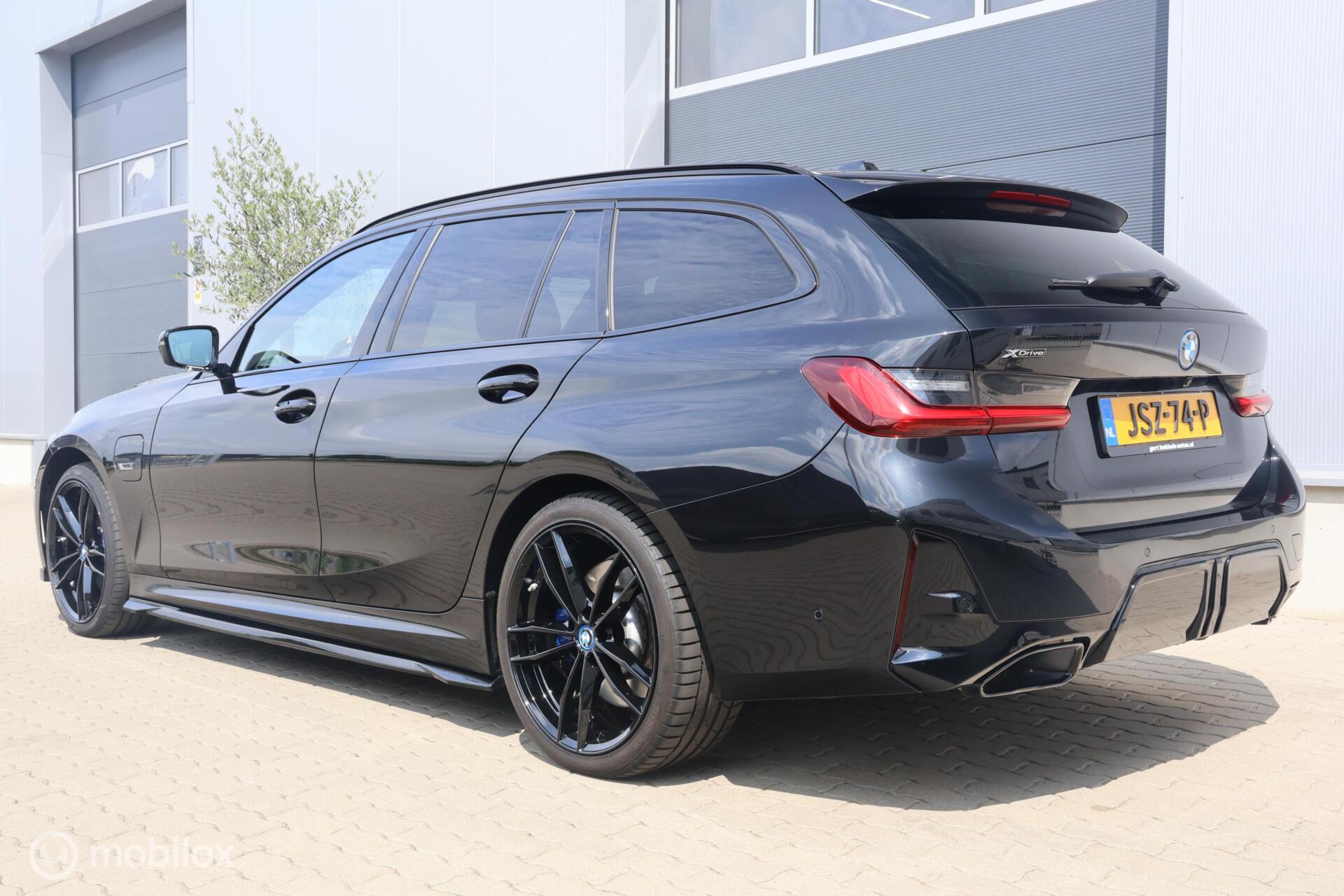Foto van BMW 330e xDrive