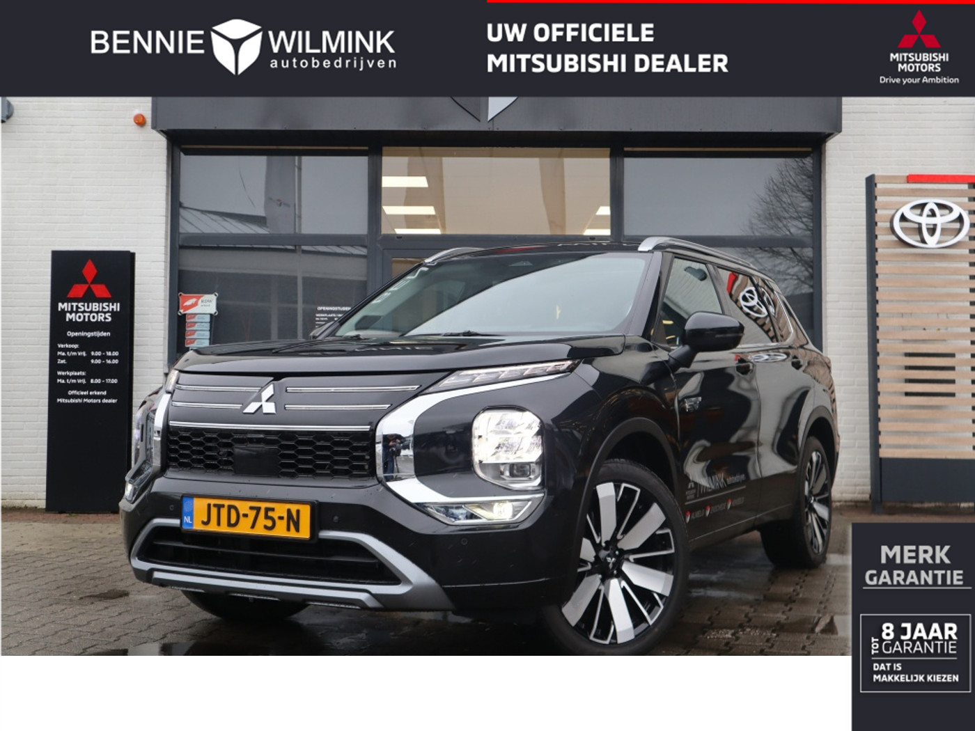 Mitsubishi Mitsubishi Outlander 2.4 PHEV Instyle Trekhaak | Panodak | Adaptive Cruise | All Seas 2026 - voorkant