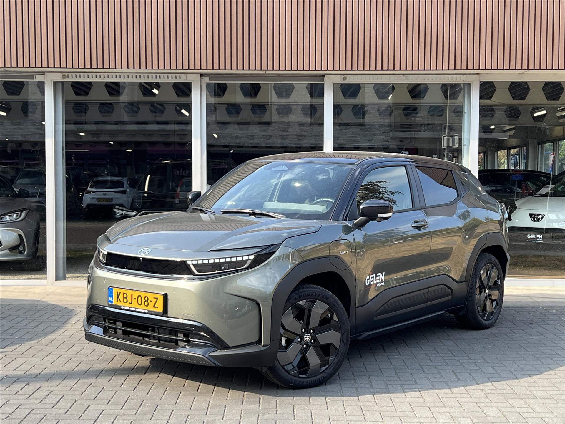Toyota Urban Cruiser 61,1 kWh 174pk Executive | JBL, Stoel- Stuurverwarming, 360 graden camera 2025 - voorkant