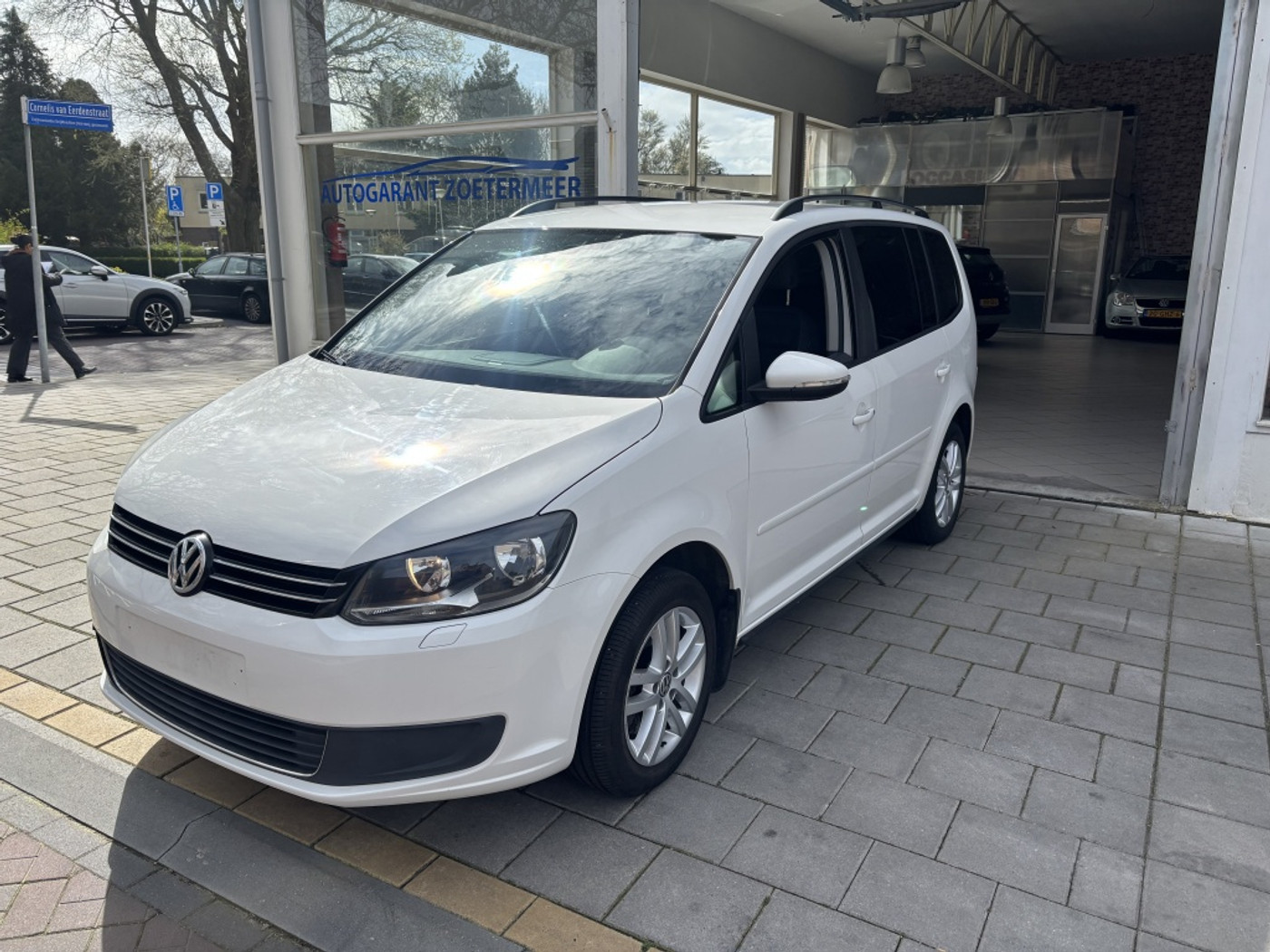 Volkswagen Touran 1.4 TSI Trendline 2013 - voorkant