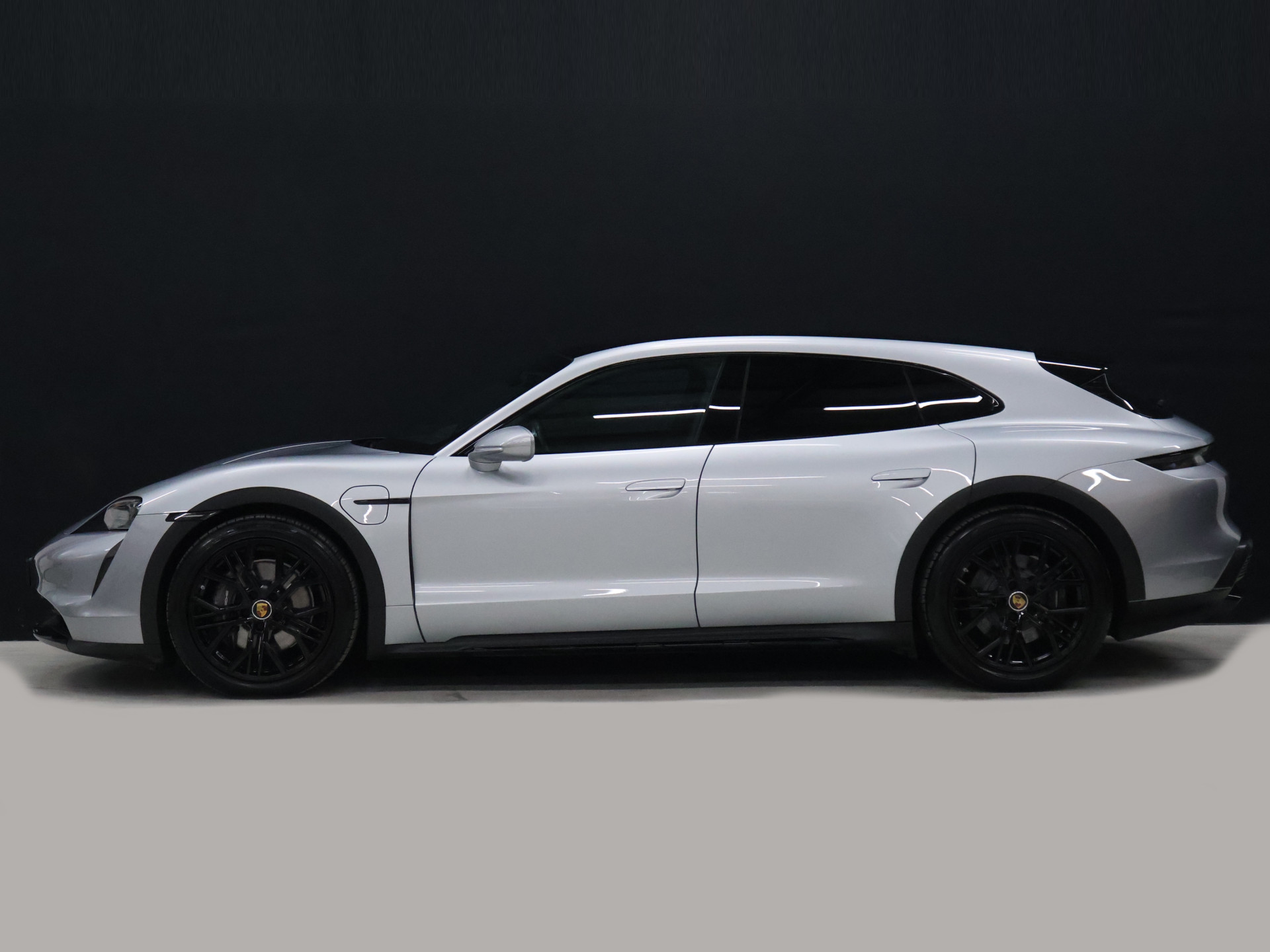 Foto van Porsche Taycan 4