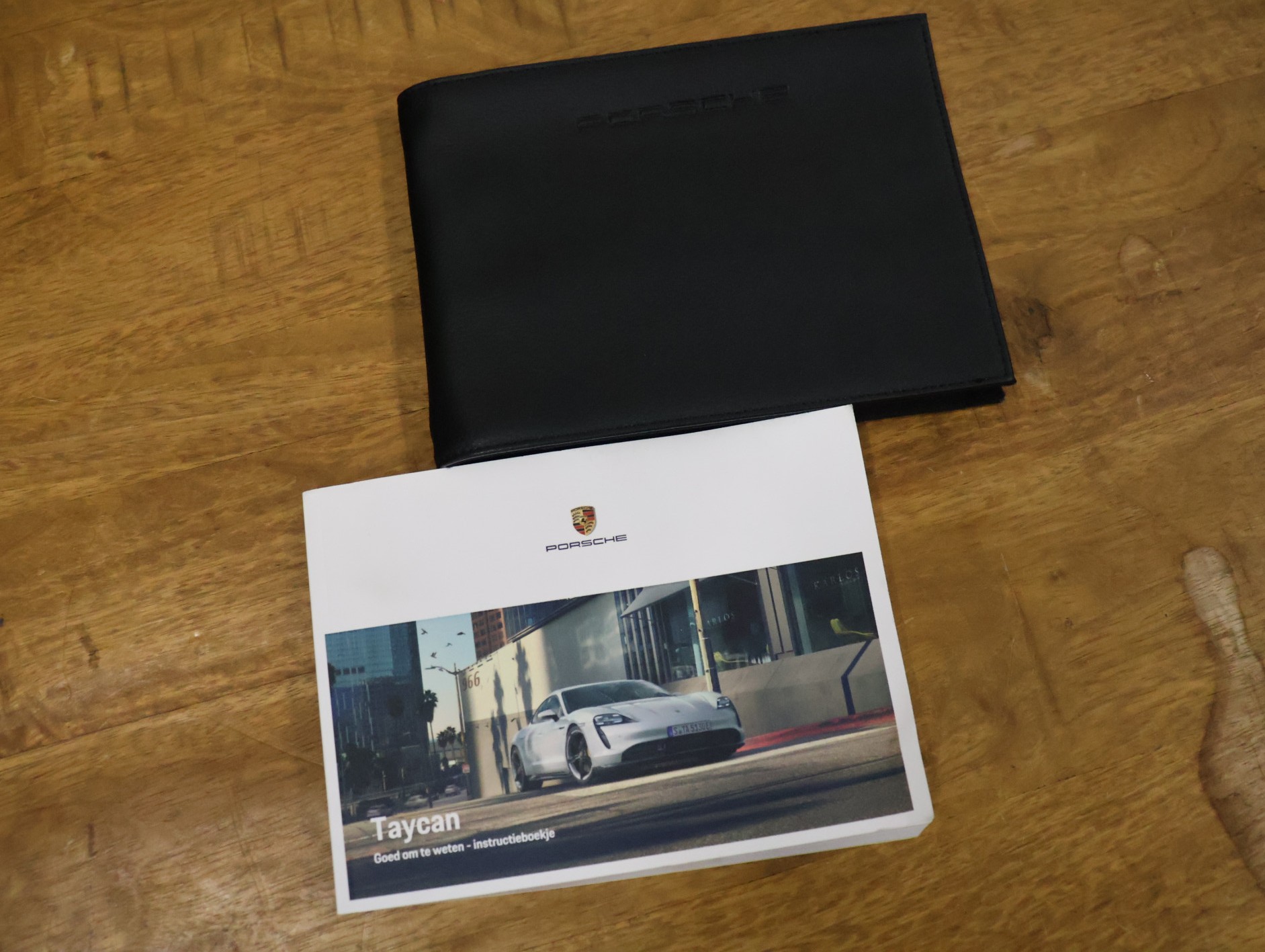 Foto van Porsche Taycan 4