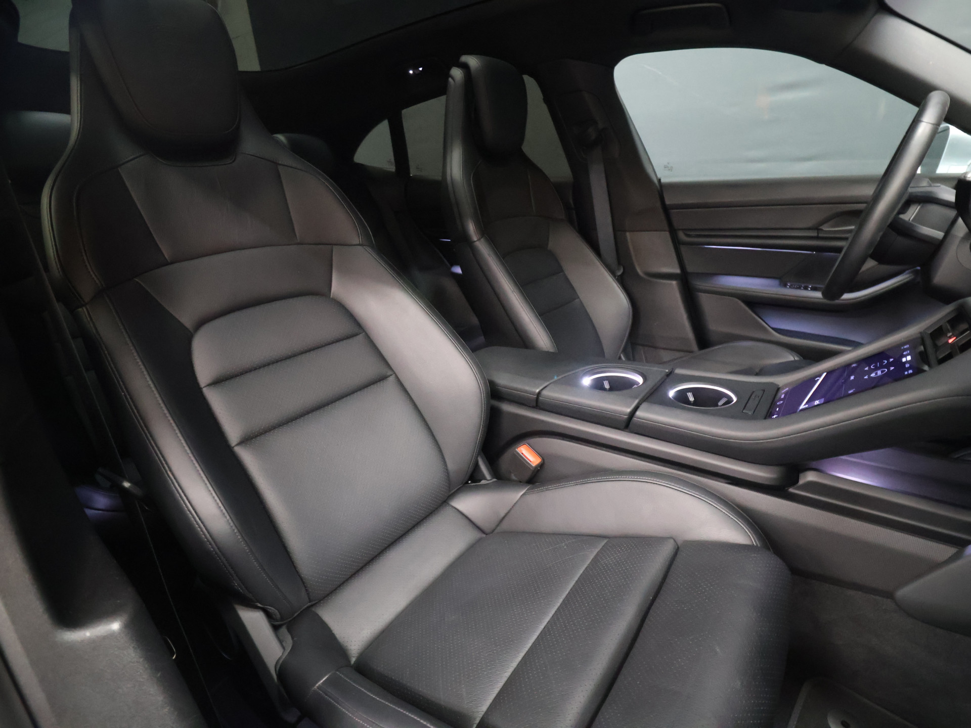 Foto van Porsche Taycan 4