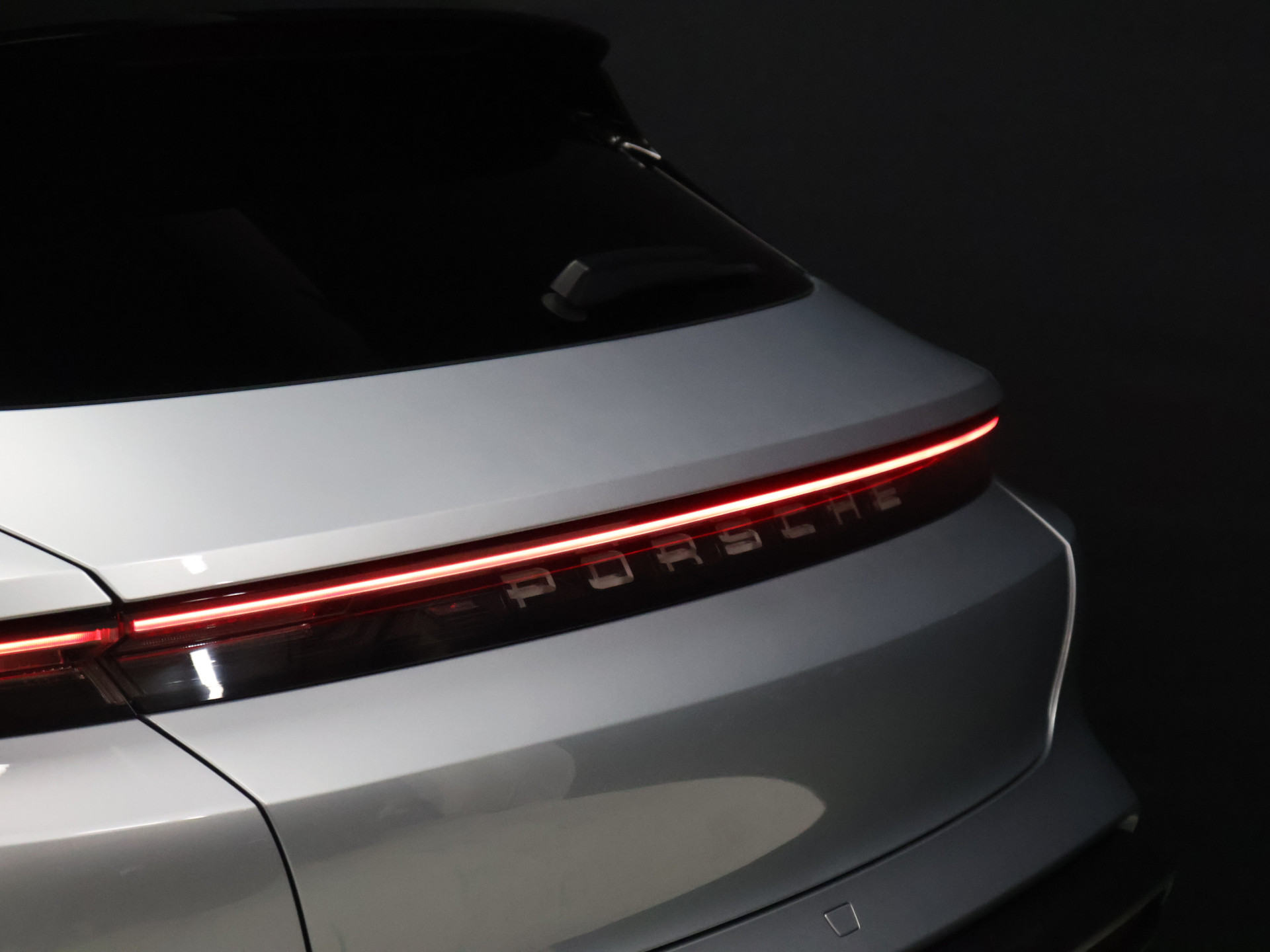 Foto van Porsche Taycan 4