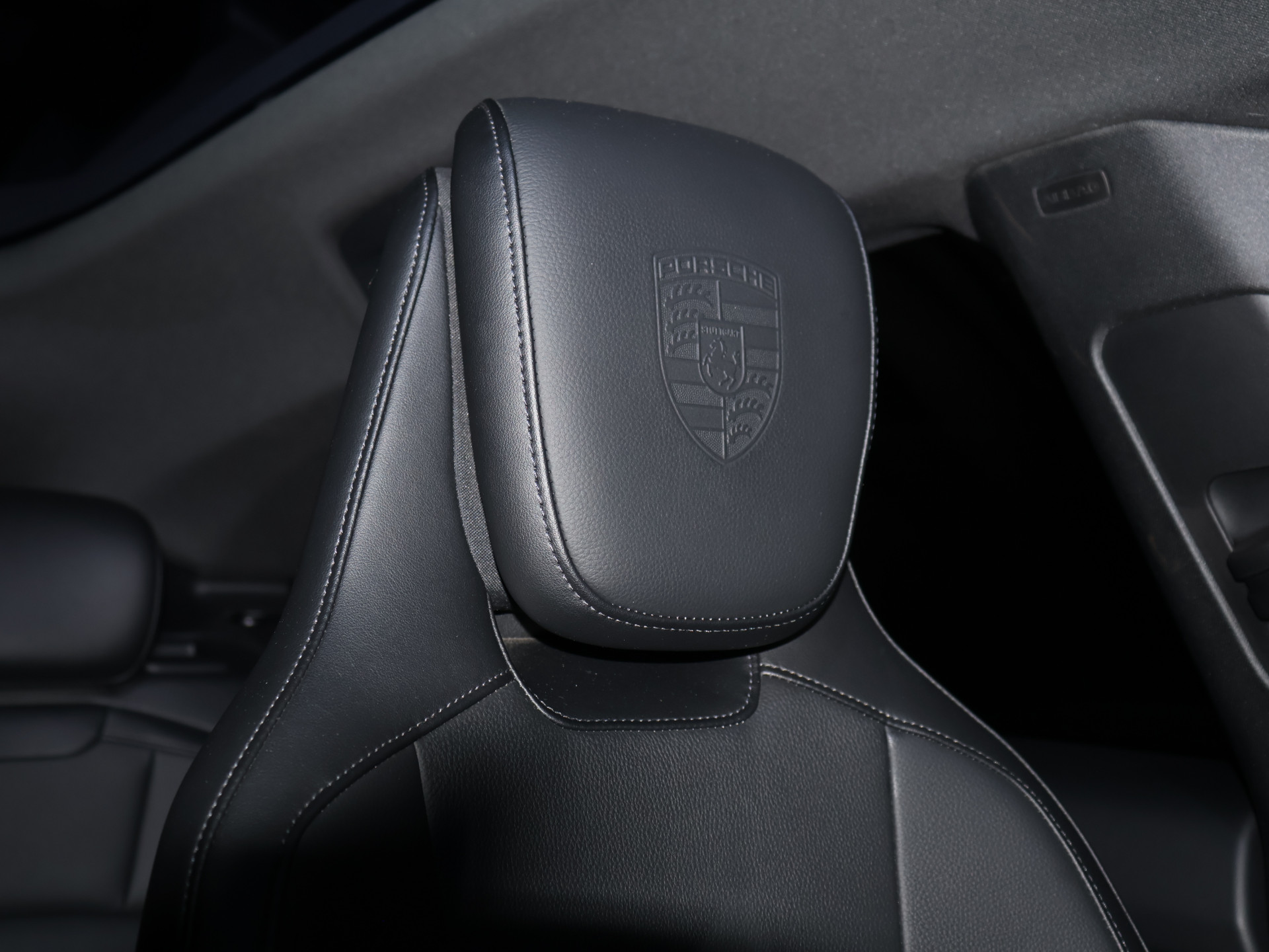 Foto van Porsche Taycan 4