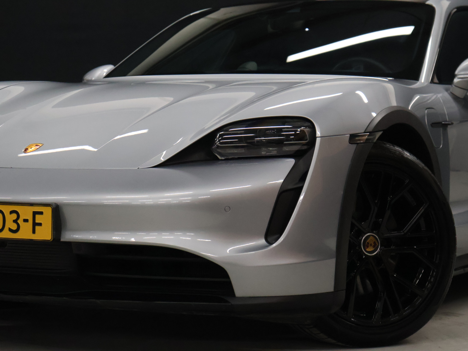 Foto van Porsche Taycan 4