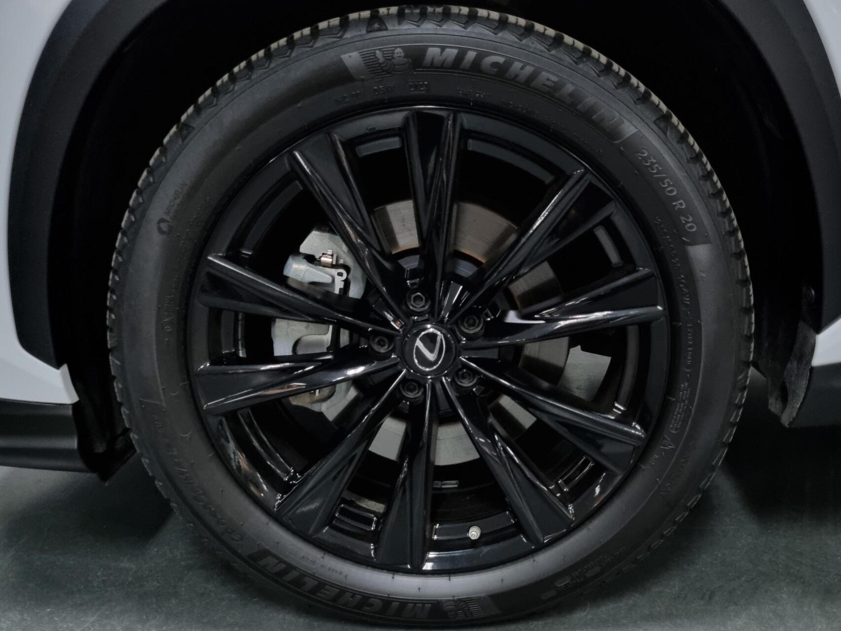 Foto van Lexus Lexus Nx450h+